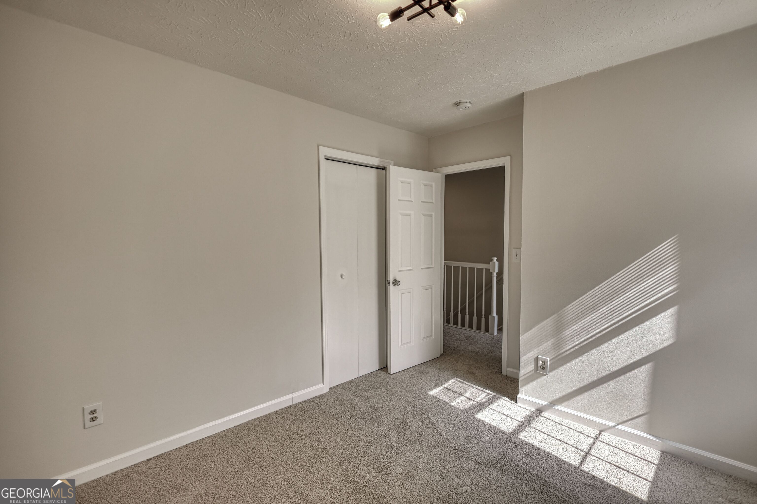 502 N Summit Property Photo 24