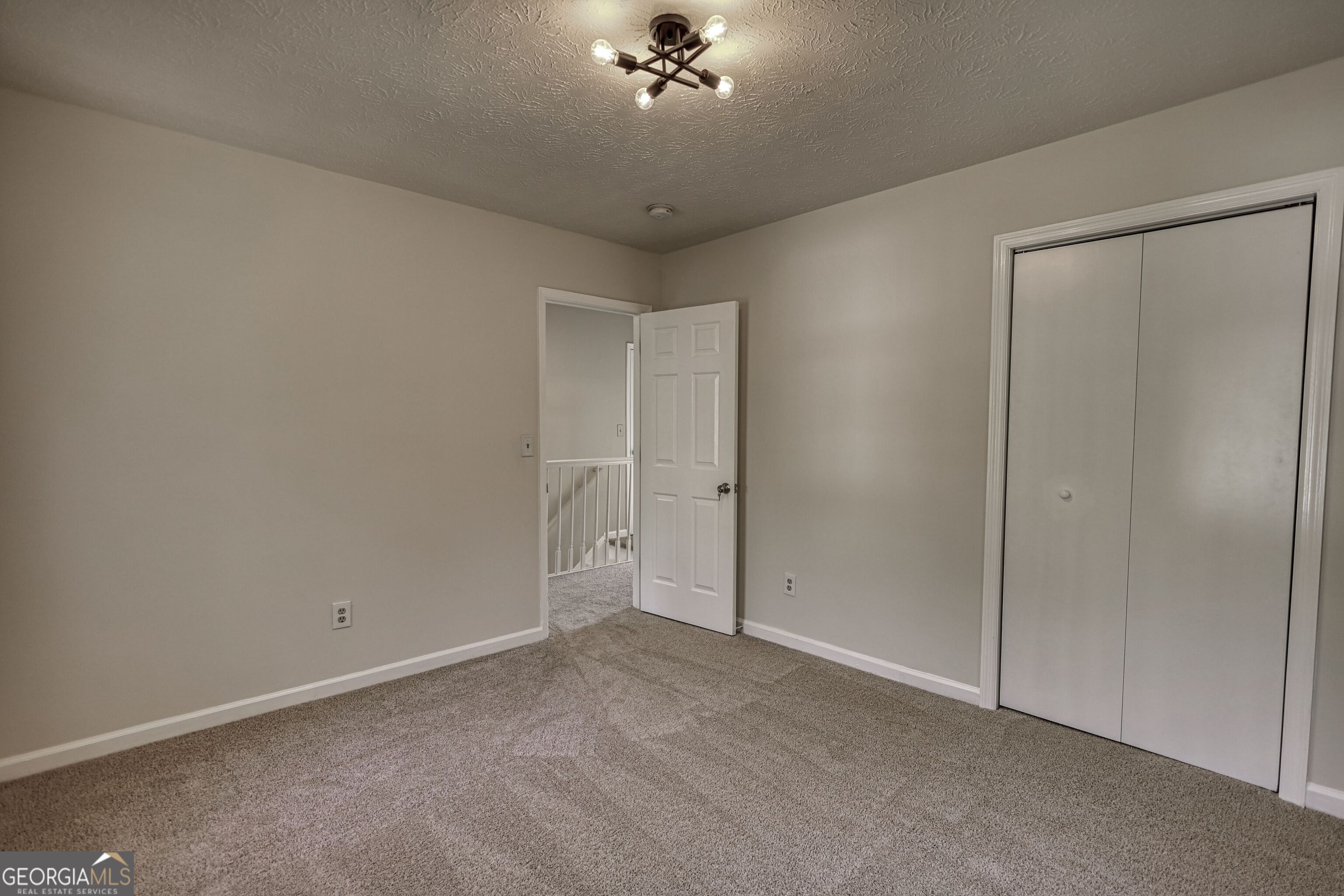 502 N Summit Property Photo 27