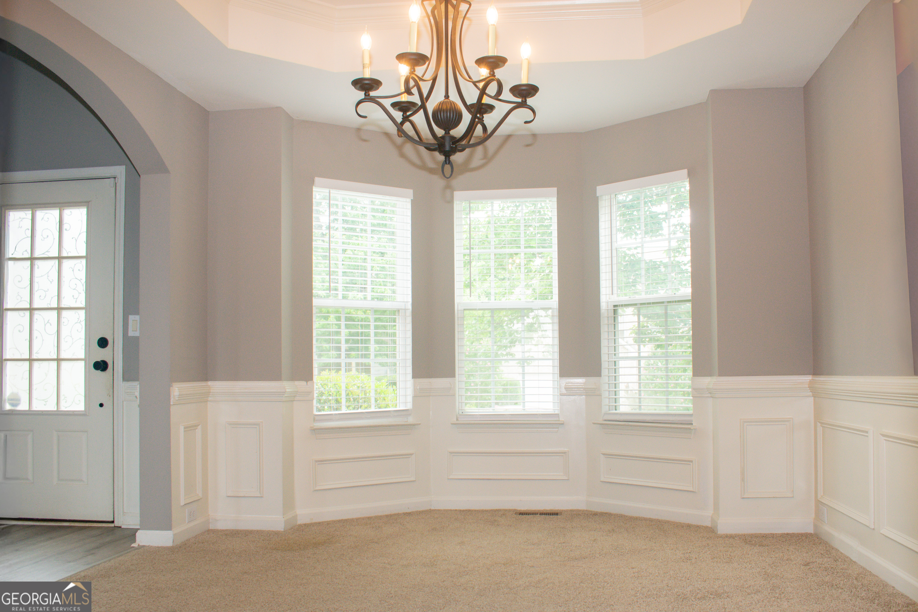 607 Applegate Lane Property Photo 3