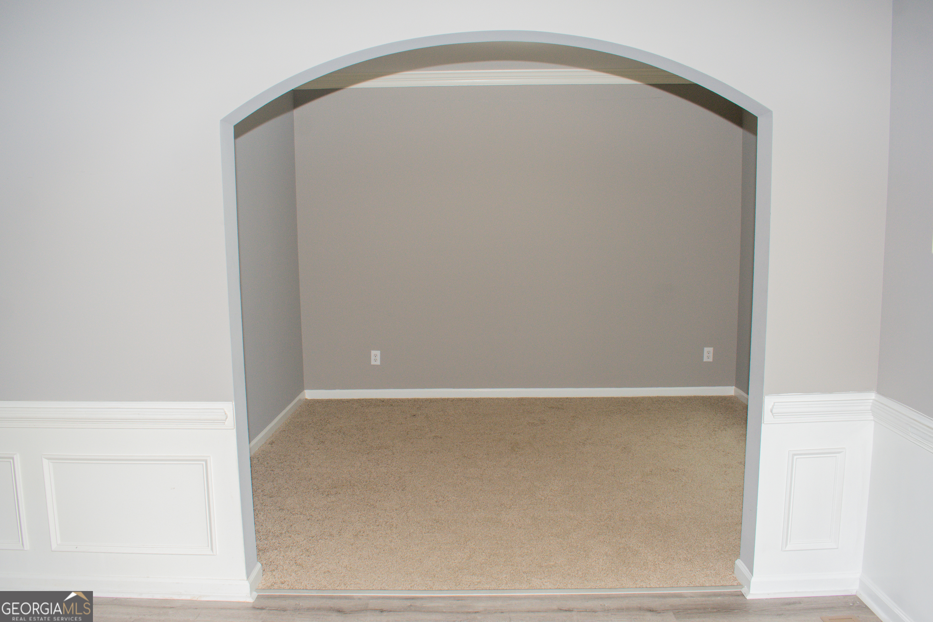 607 Applegate Lane Property Photo 4