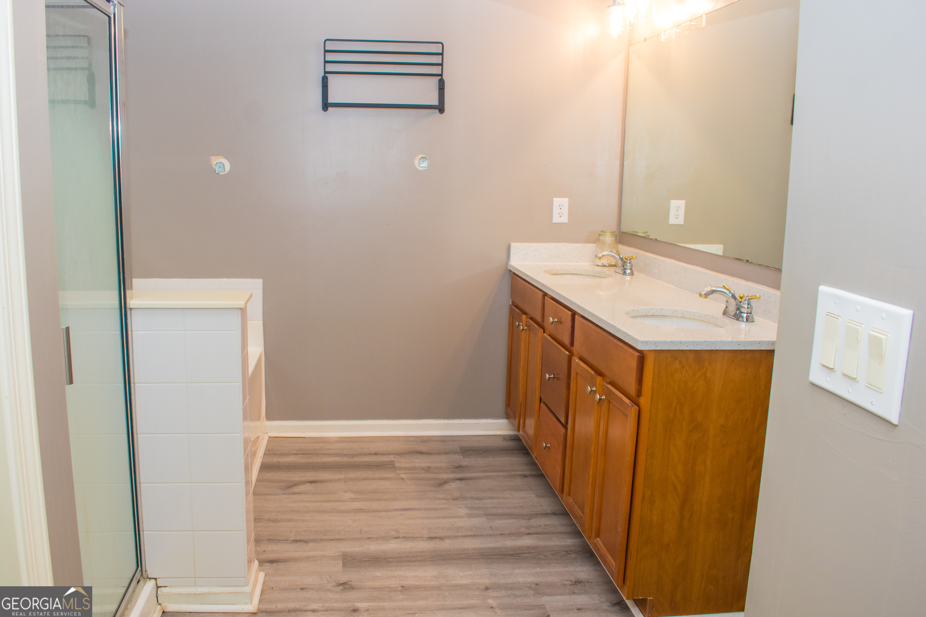 607 Applegate Lane Property Photo 8