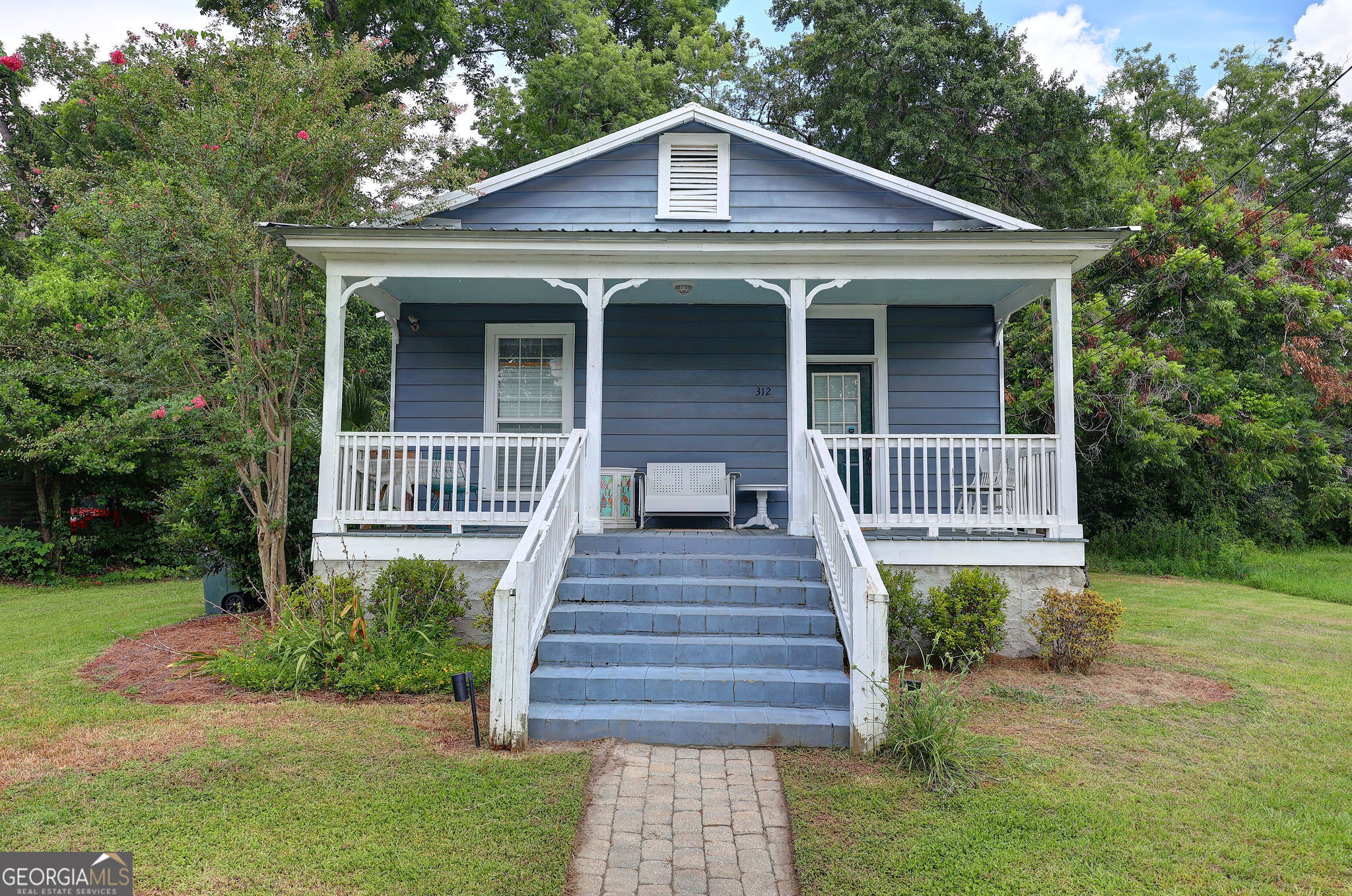 312 Oak Street Property Photo 1