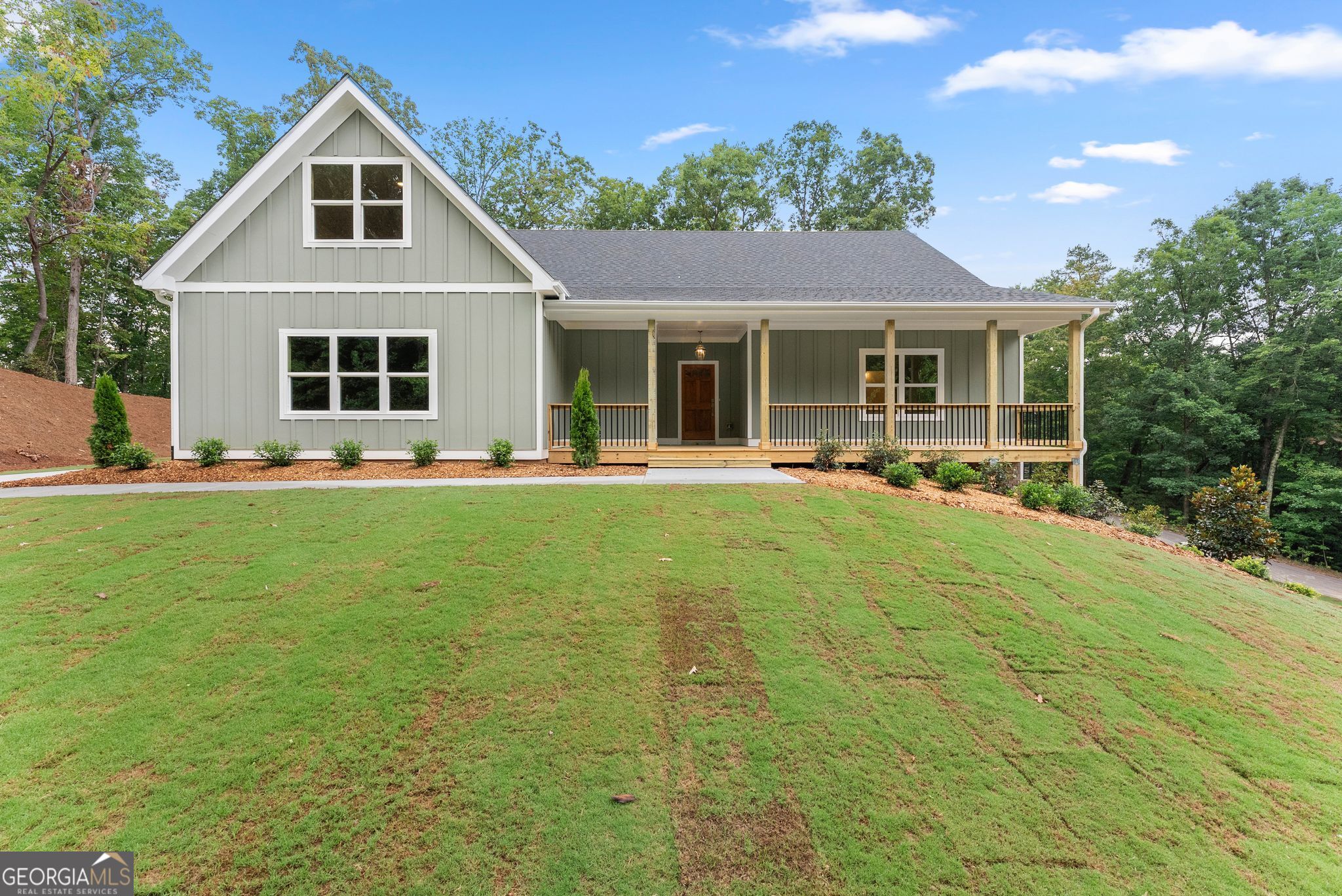212 Planters Creek Property Photo 3