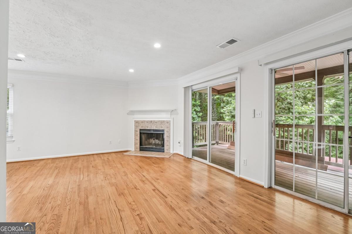 3590 Regency Park Drive Property Photo 7