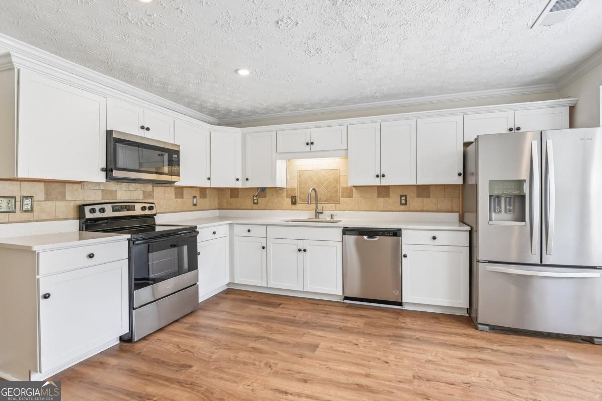 3590 Regency Park Drive Property Photo 12