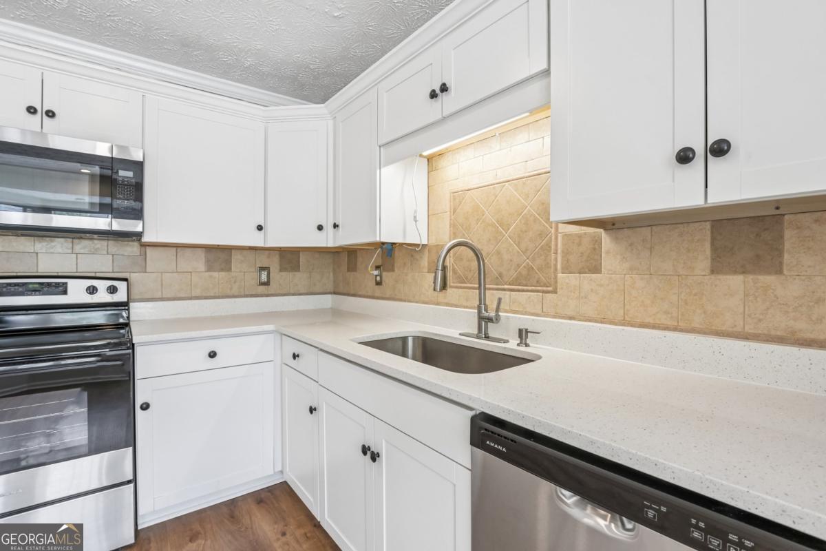 3590 Regency Park Drive Property Photo 15