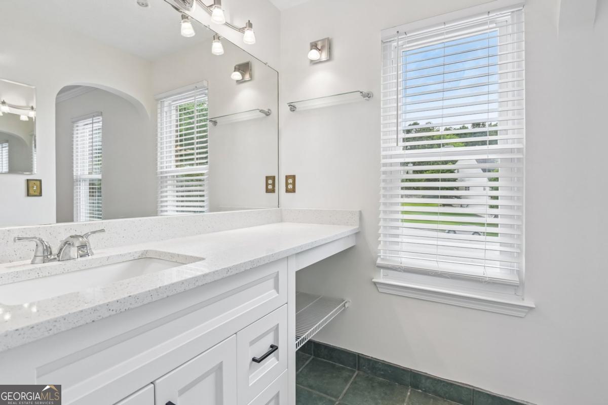 3590 Regency Park Drive Property Photo 20