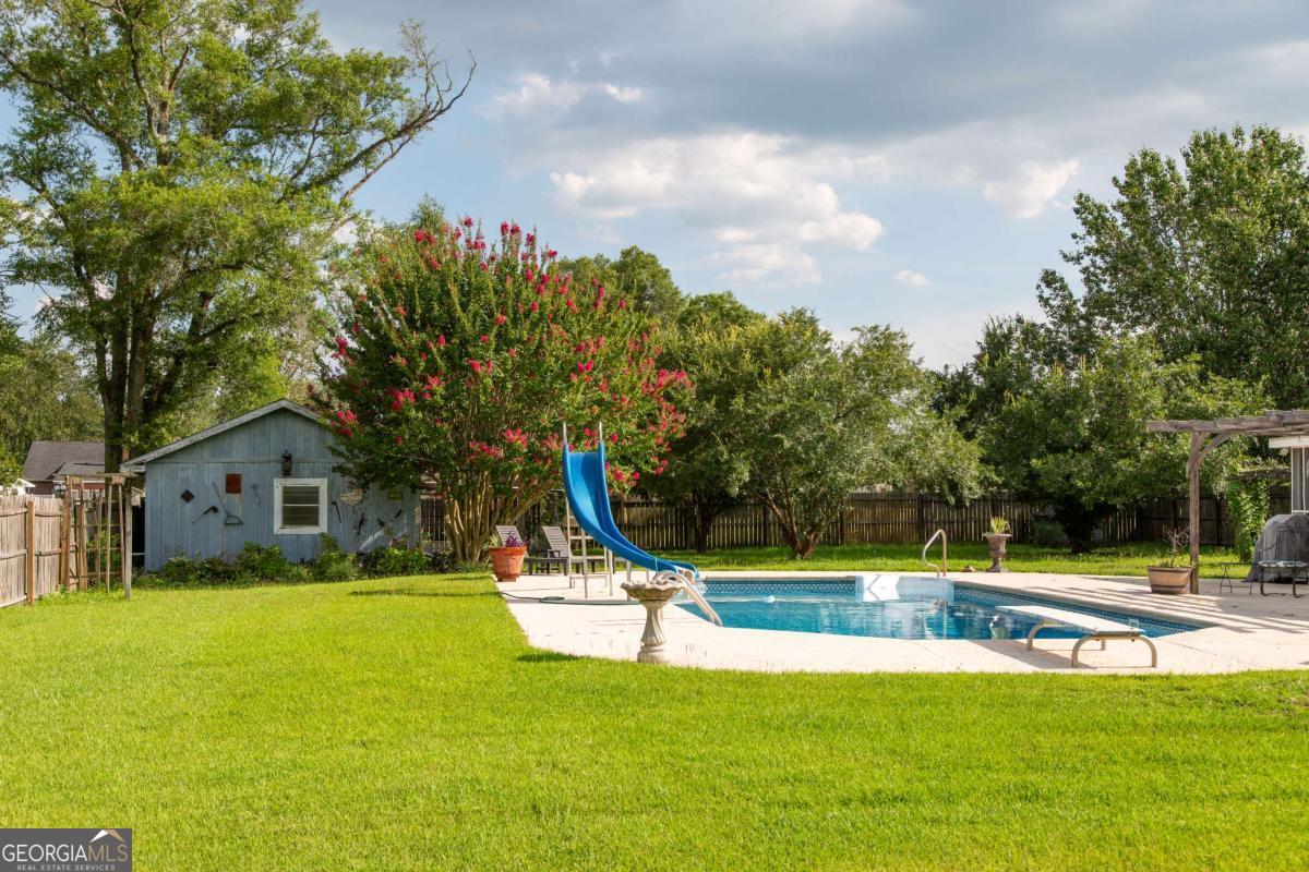 97 Andrea Property Photo 28