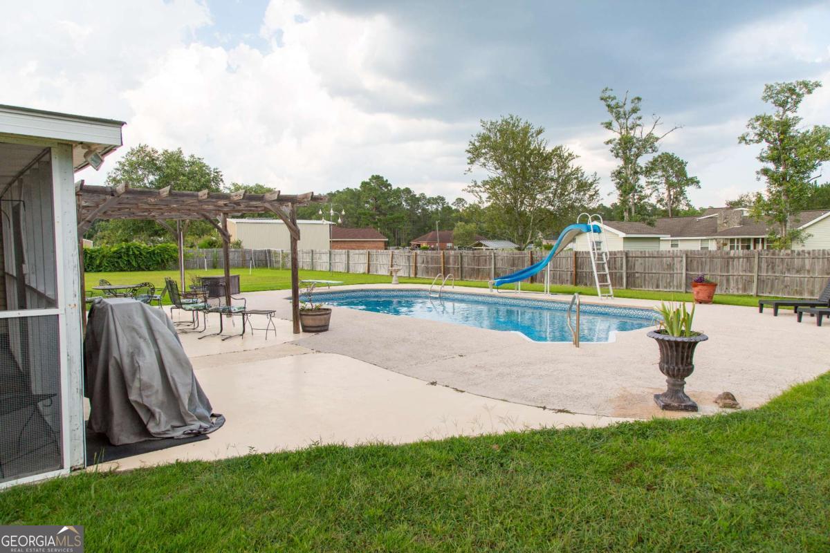 97 Andrea Property Photo 41