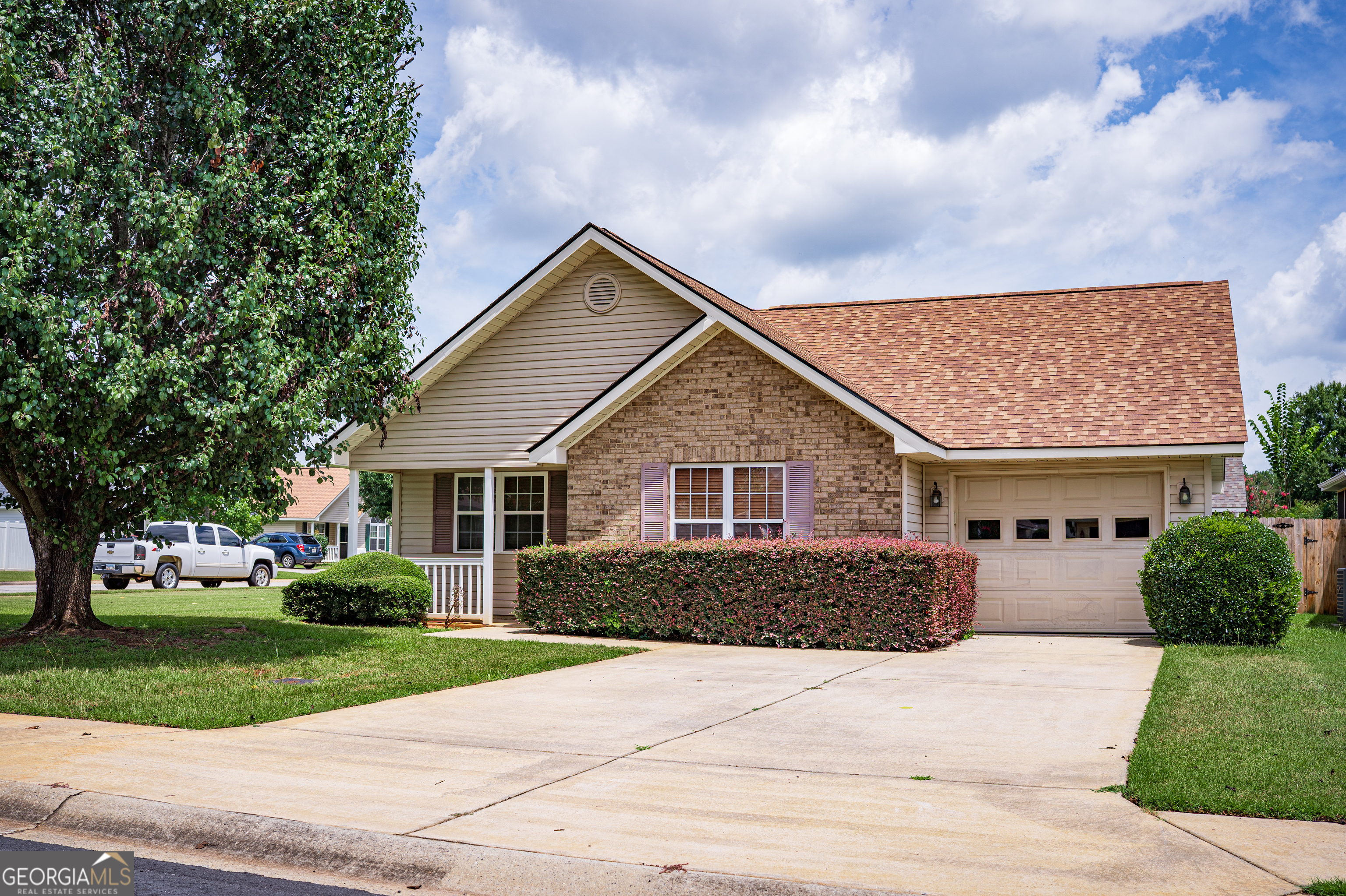 204 Deerfield Circle Property Photo 1