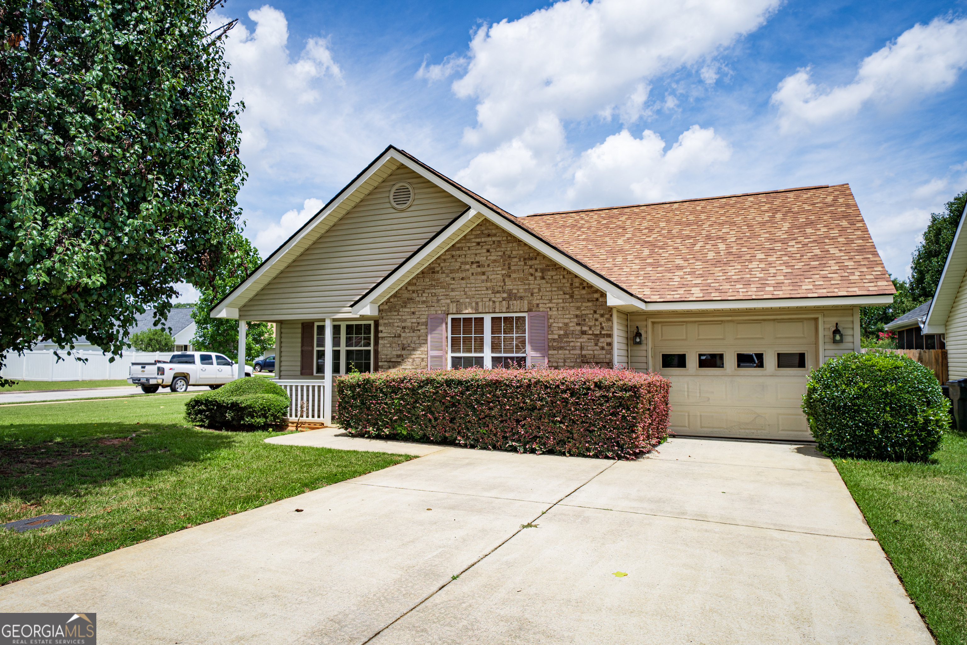 204 Deerfield Circle Property Photo 3