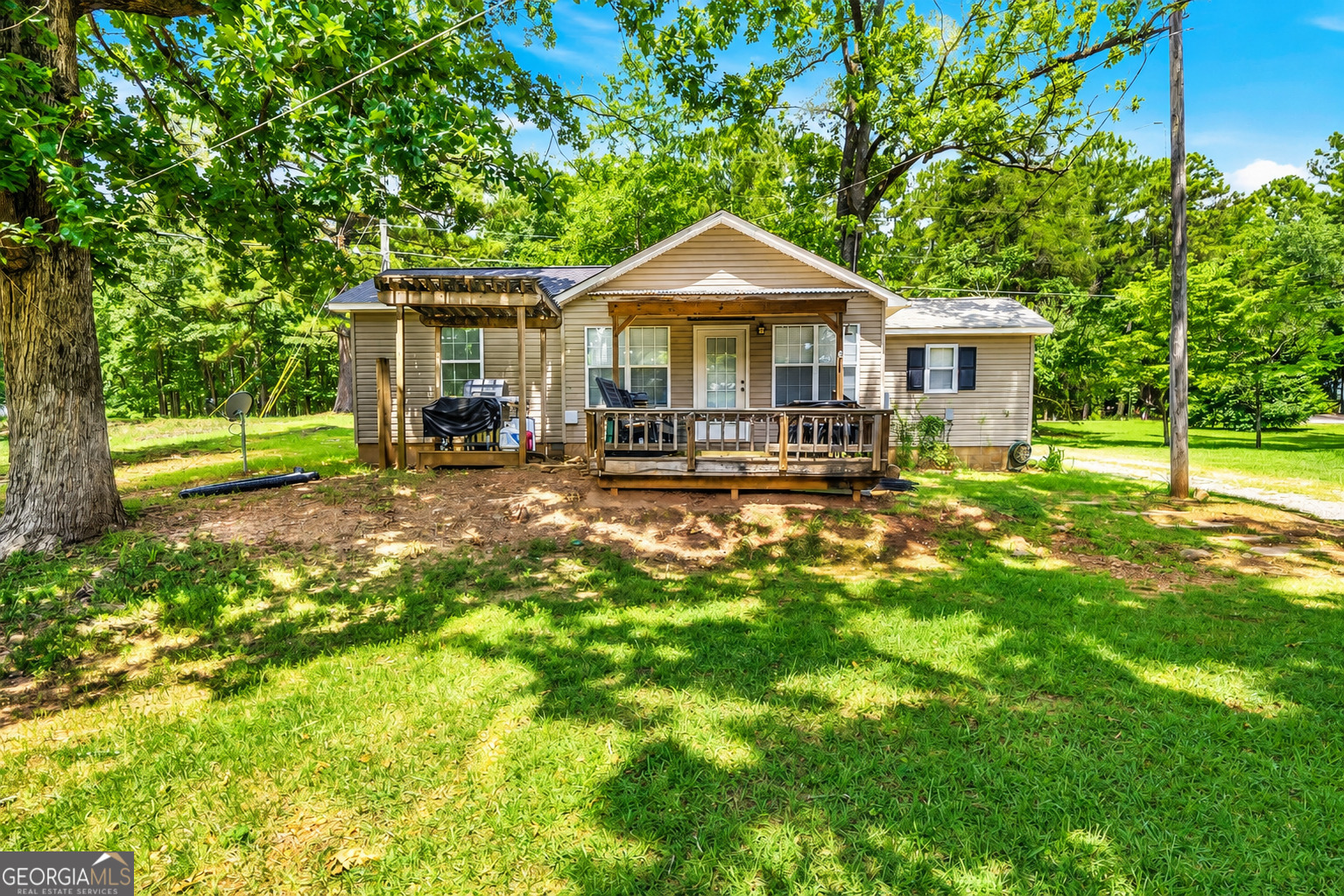 201 Lakeshore Drive Property Photo 1