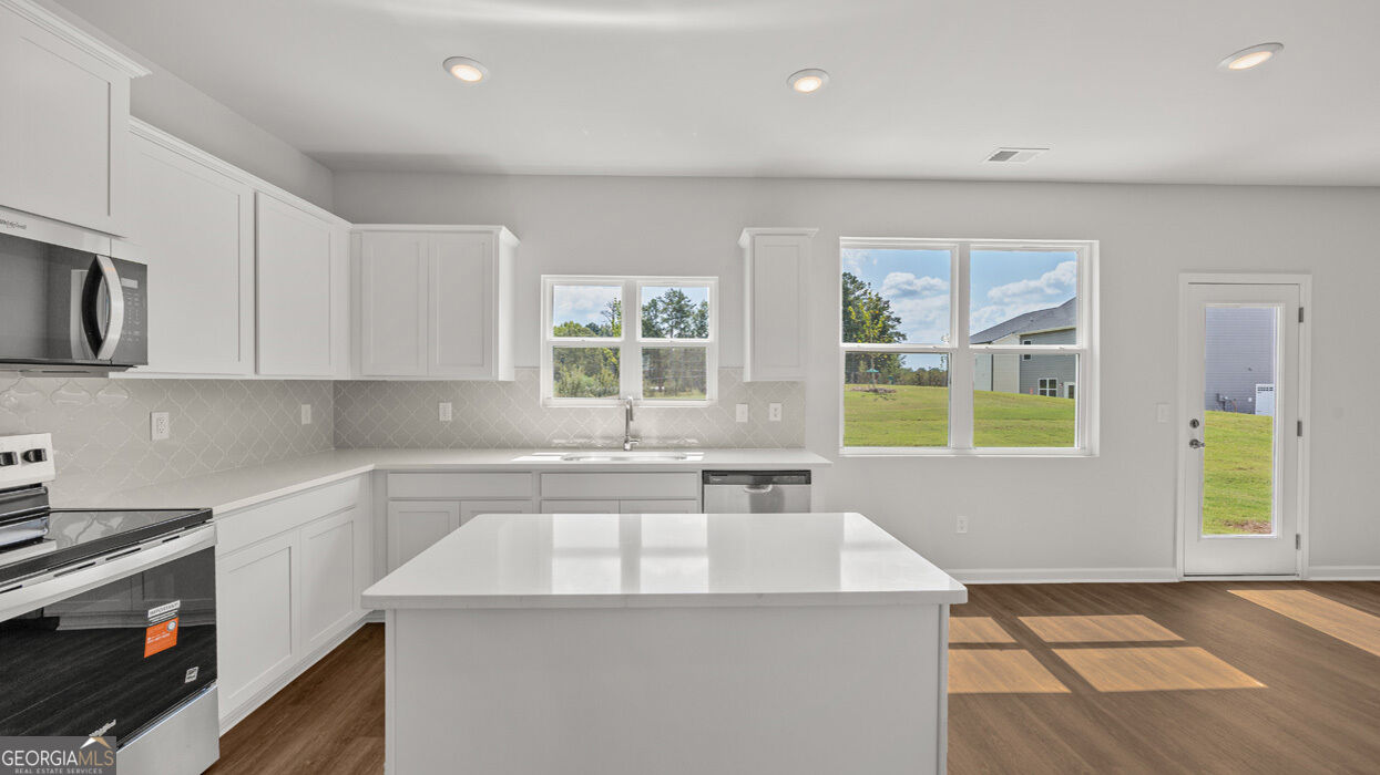204 Friendship Oak Way Property Photo 8