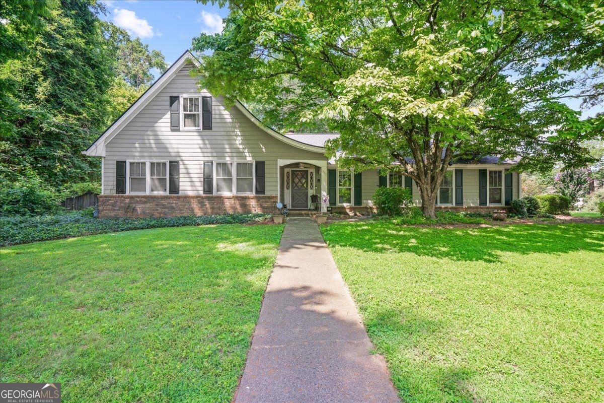 1843 Mountain Creek Drive Property Photo 1