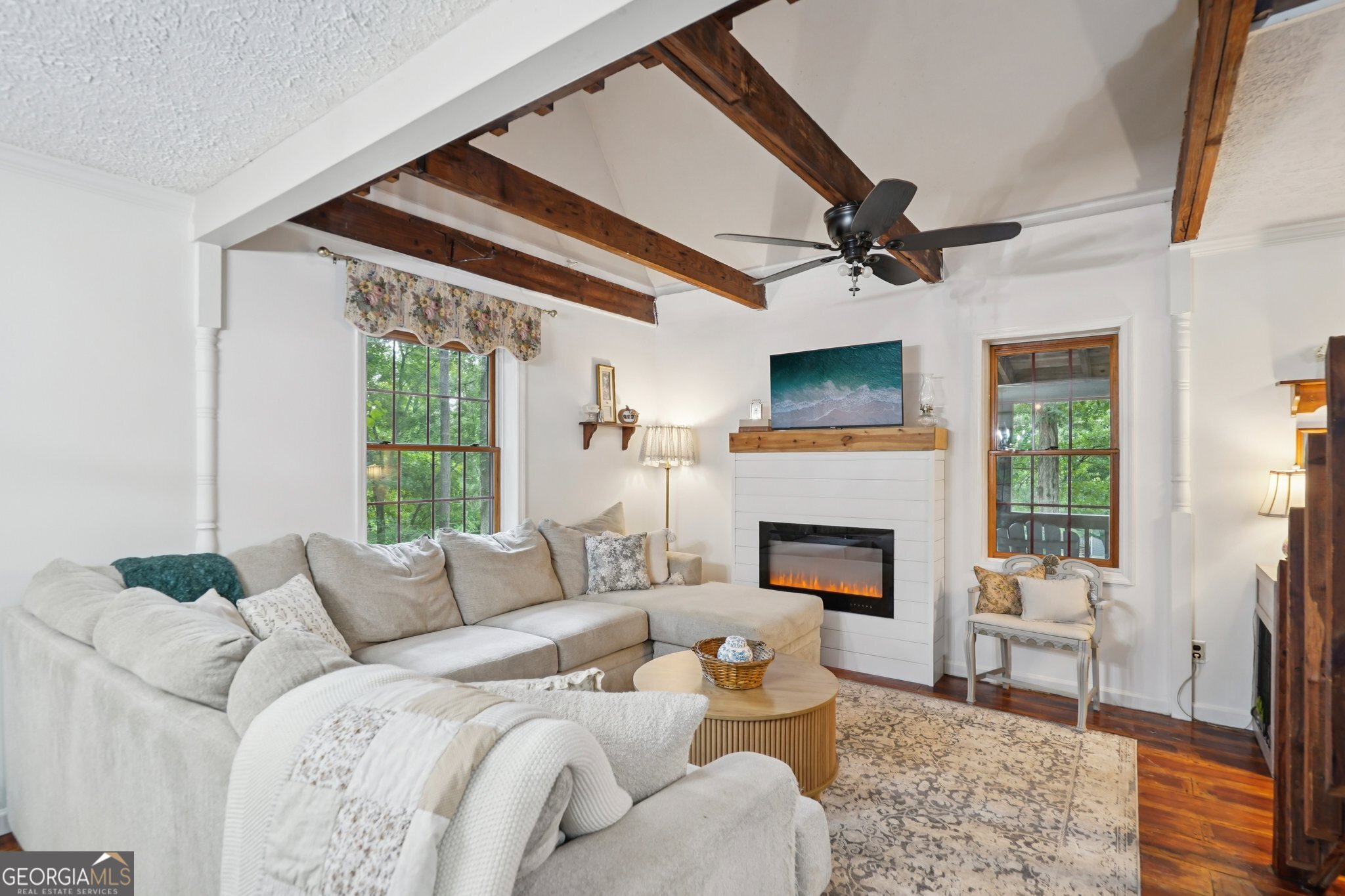 15 Rustica Drive Property Photo 8