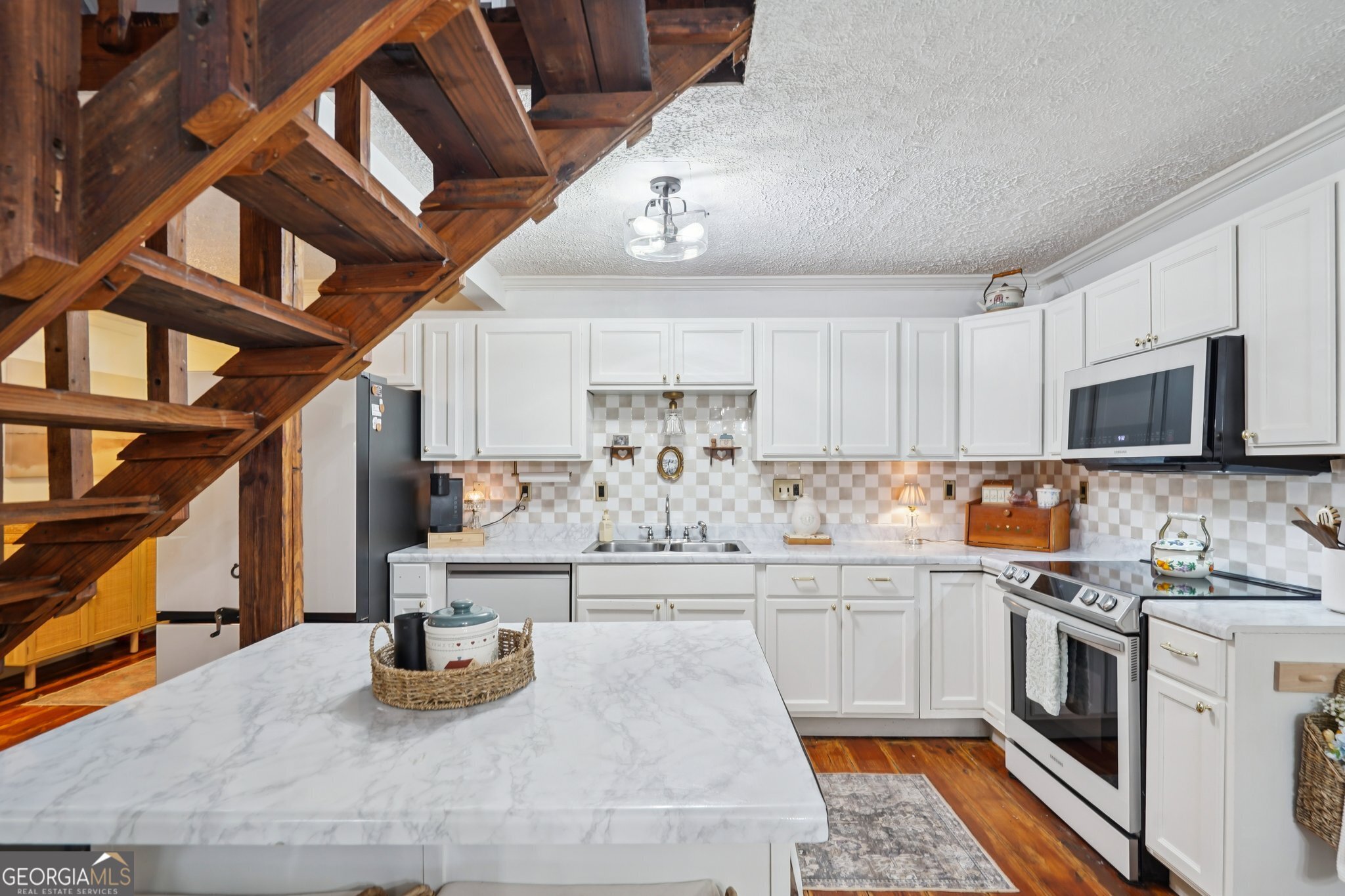 15 Rustica Drive Property Photo 15