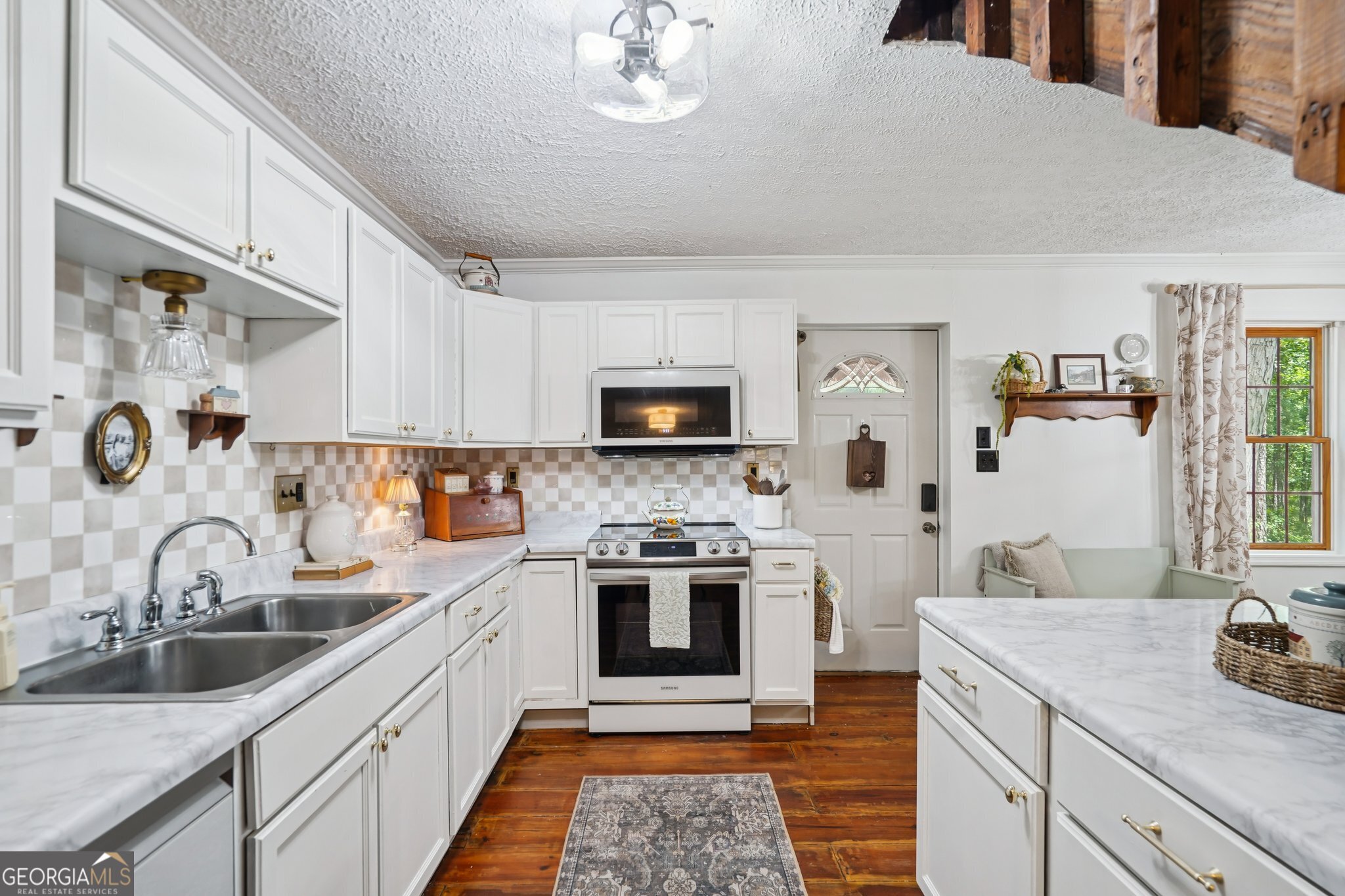 15 Rustica Drive Property Photo 17