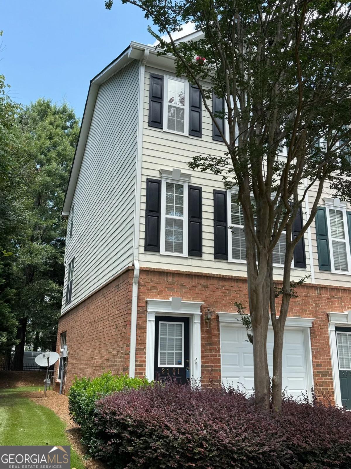 2101 Dillard Crossing Property Photo 2