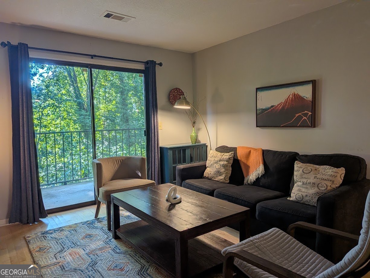 2657 Lenox Road Ne # 204 Property Photo 2