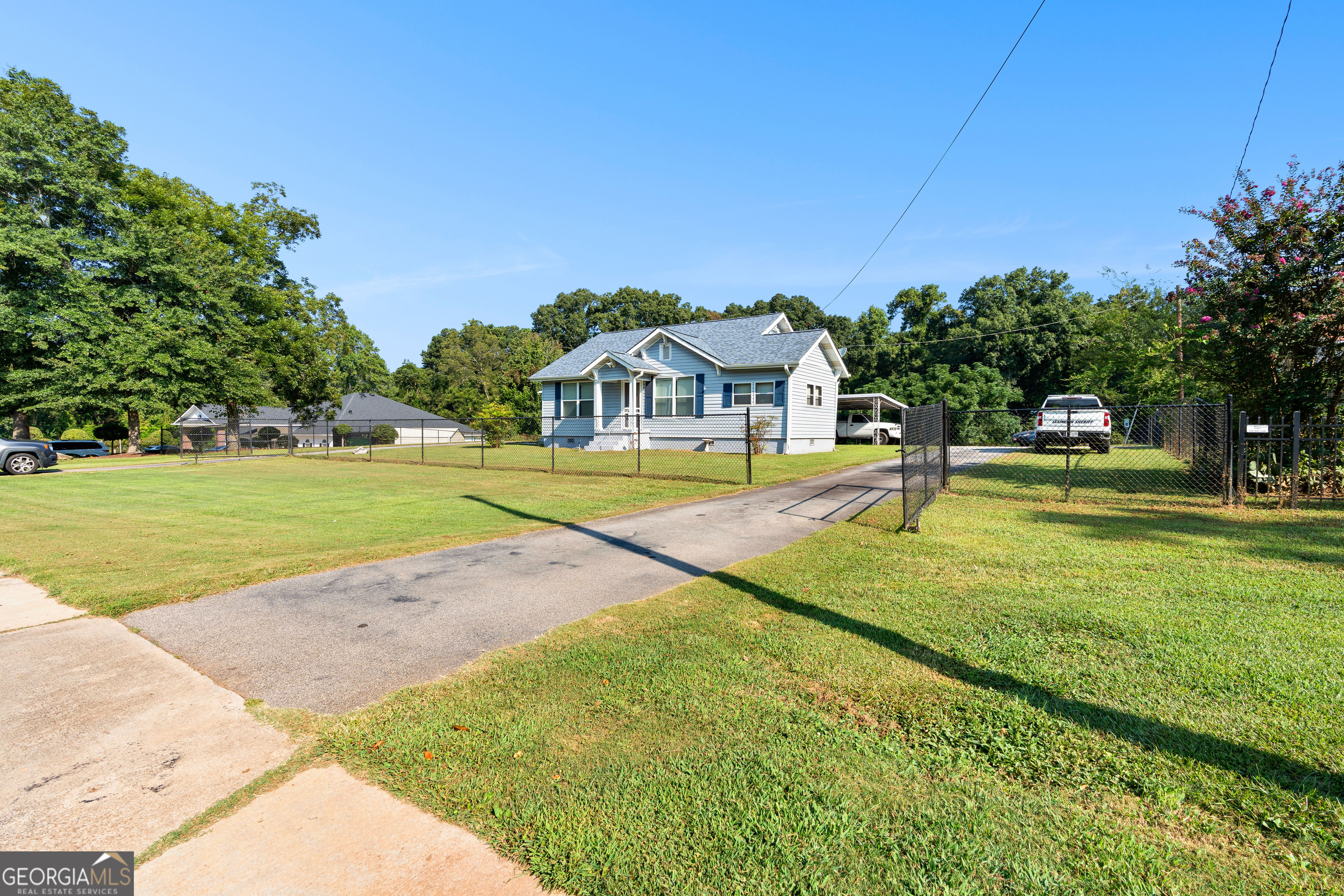 2892 Rex Road Property Photo 4