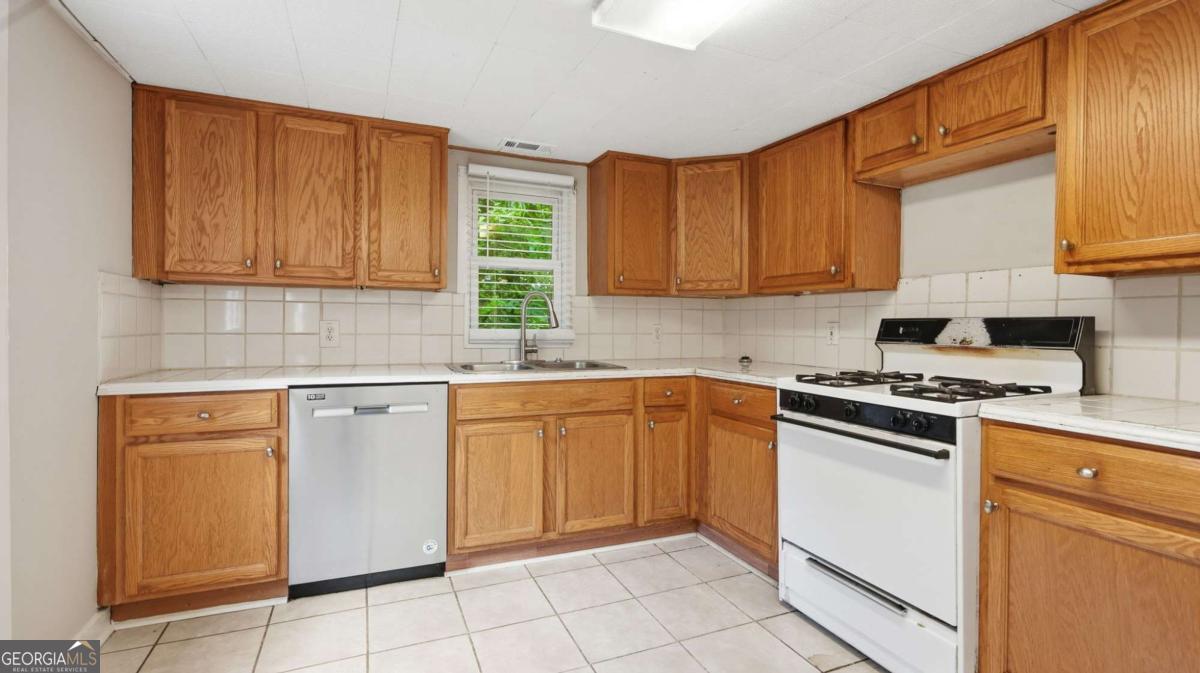523 Wynn Road Property Photo 8