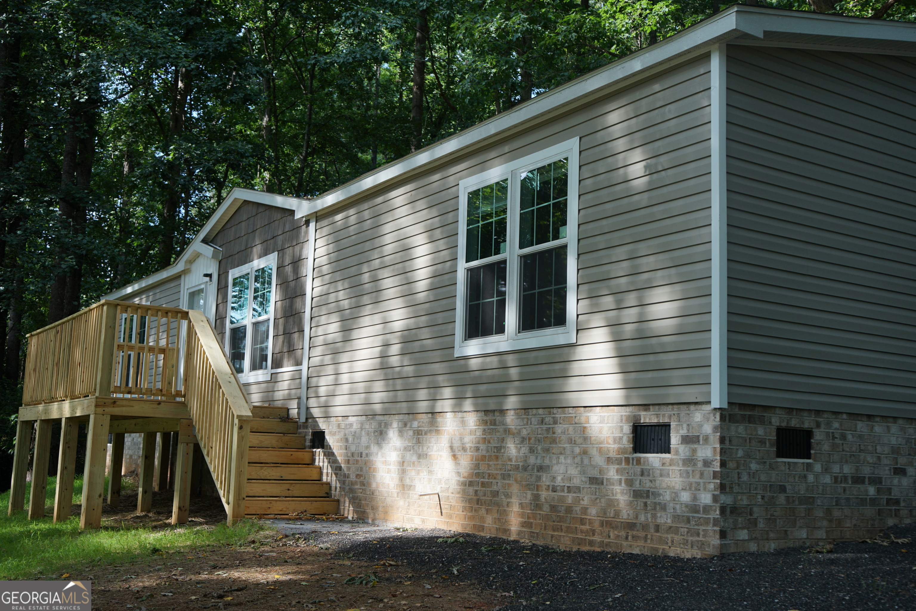 210 Woodland Street Property Photo 2