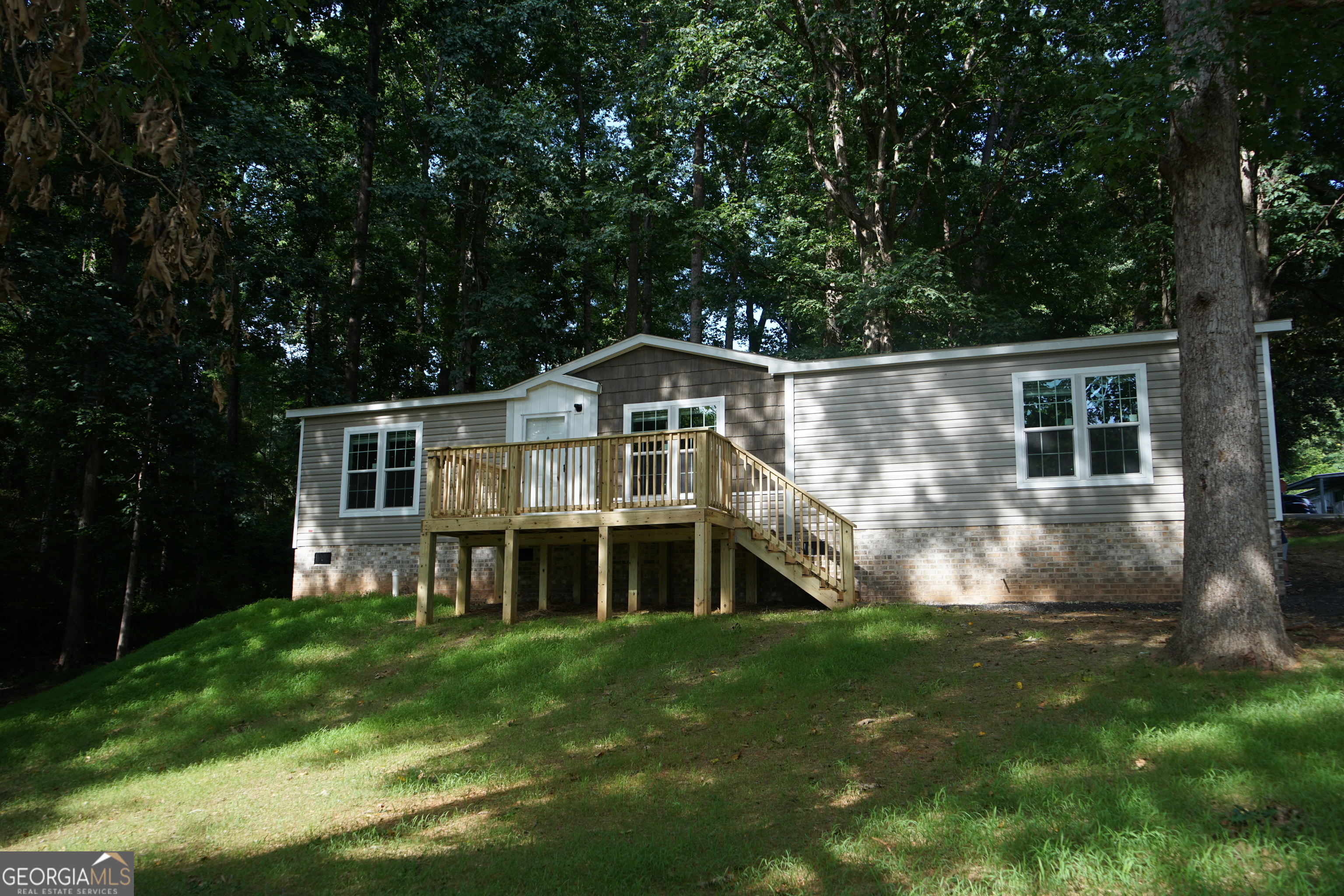 210 Woodland Street Property Photo 3