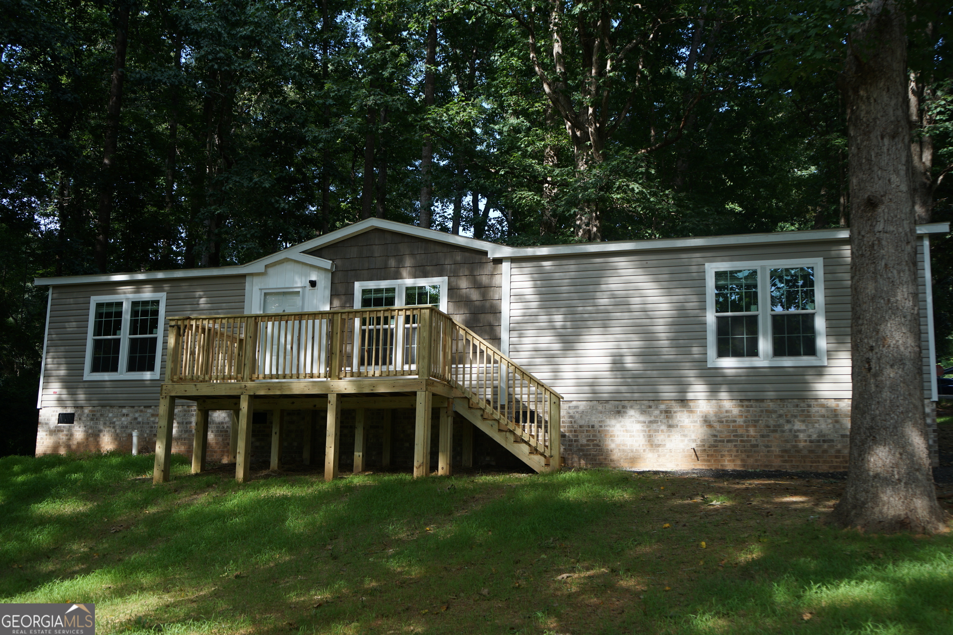 210 Woodland Street Property Photo 4