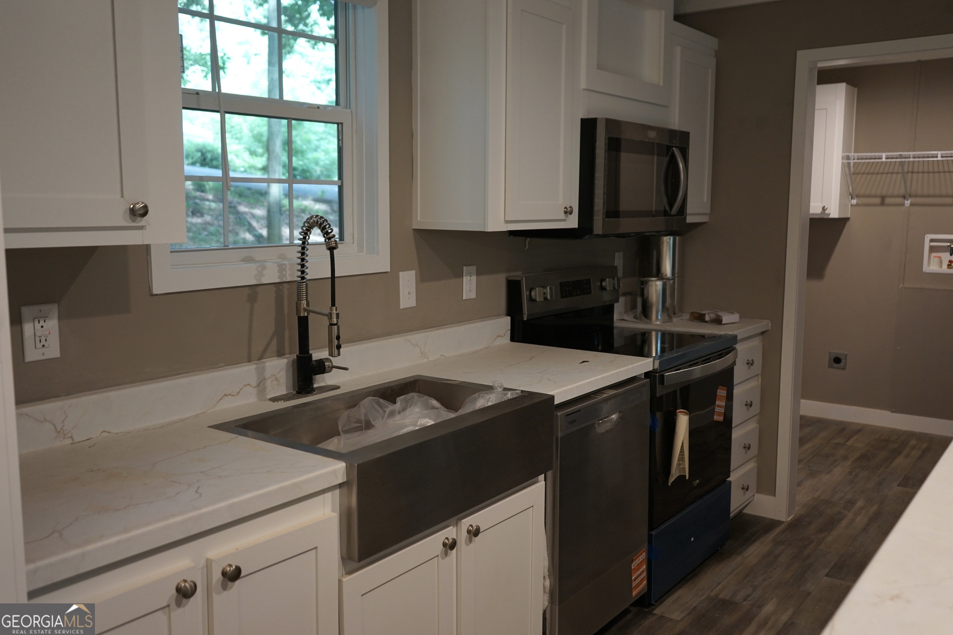 210 Woodland Street Property Photo 9
