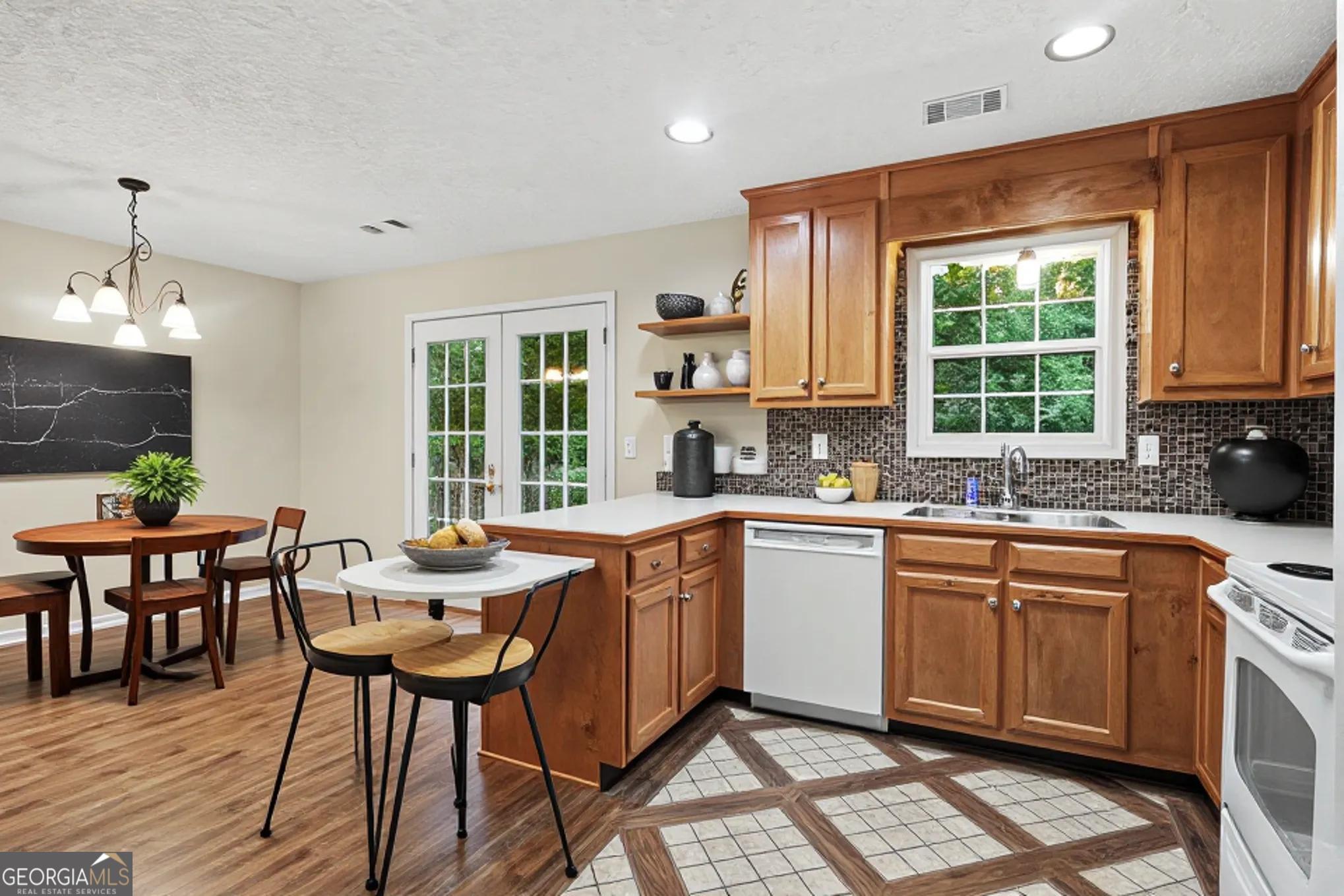 1705 Bismarck Circle Property Photo 2