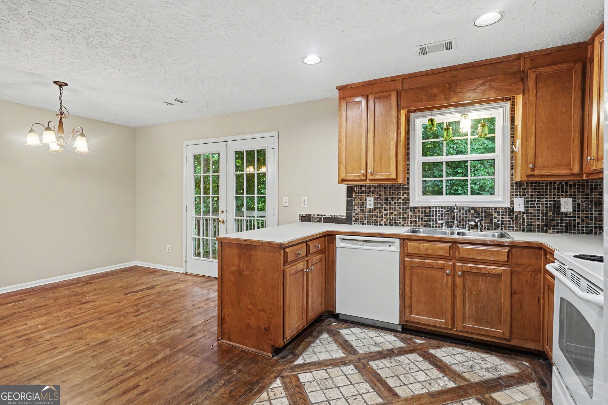 1705 Bismarck Circle Property Photo 9