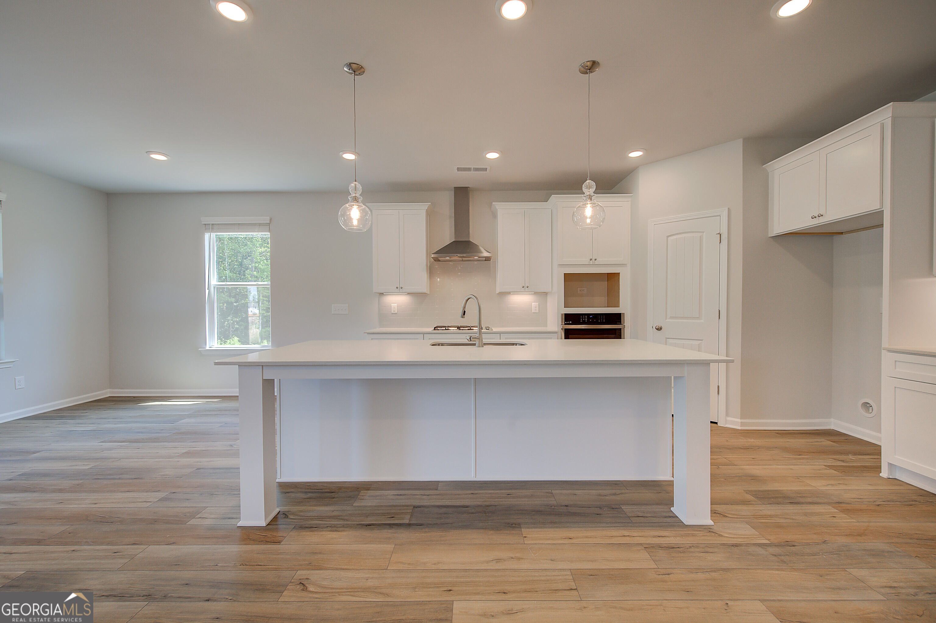 605 Button Grove Property Photo 14