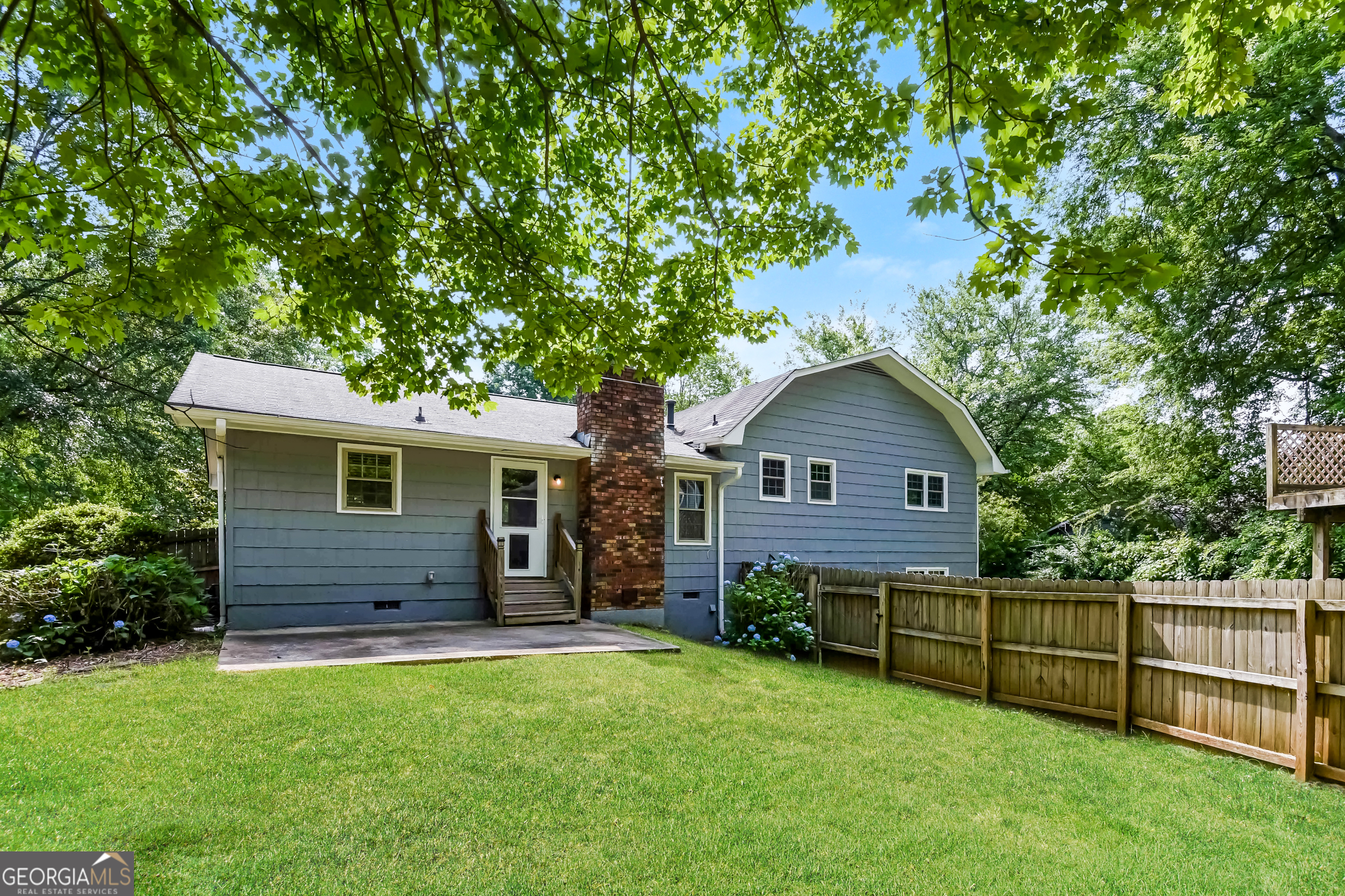 6581 Windsor Drive Property Photo 2