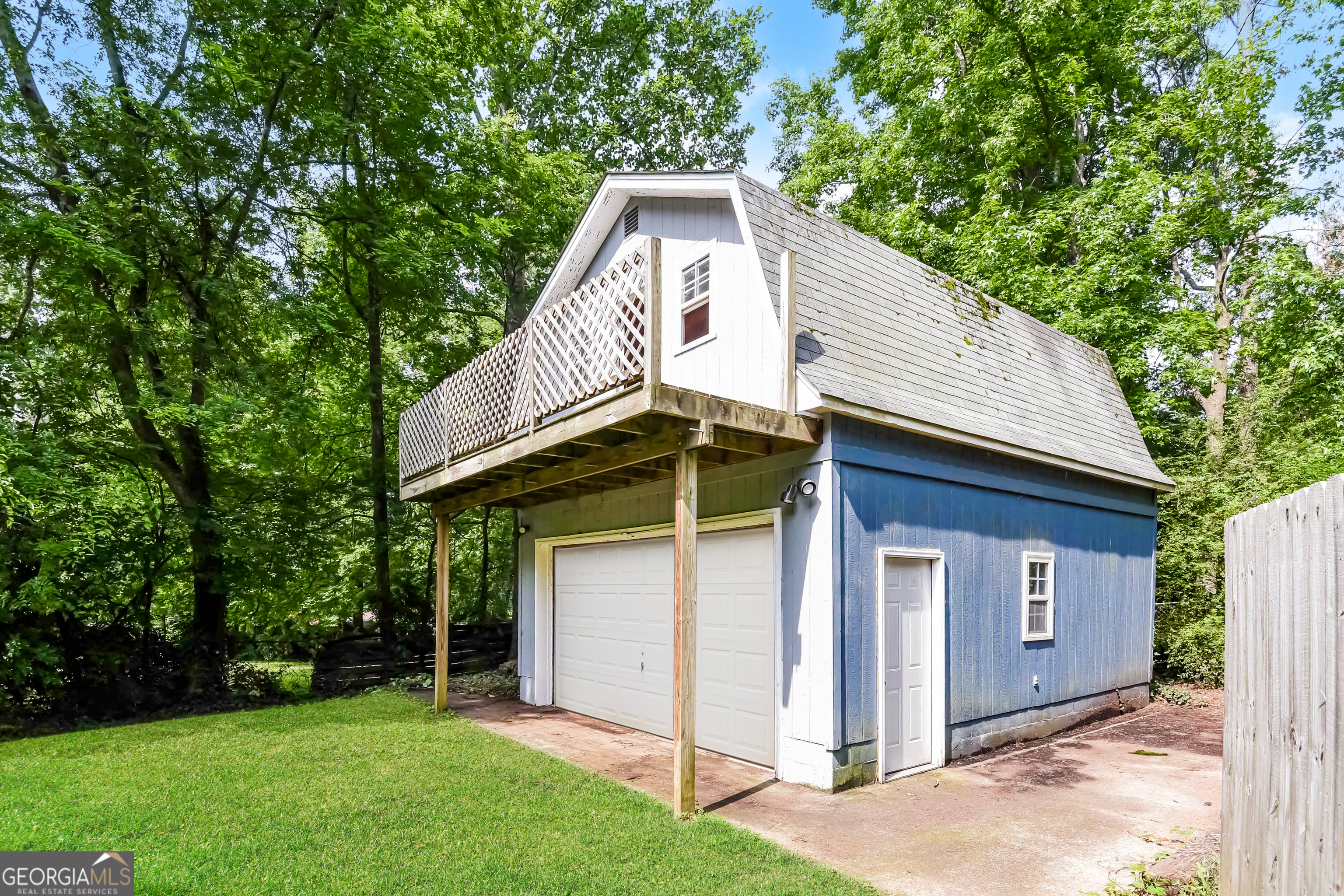 6581 Windsor Drive Property Photo 3