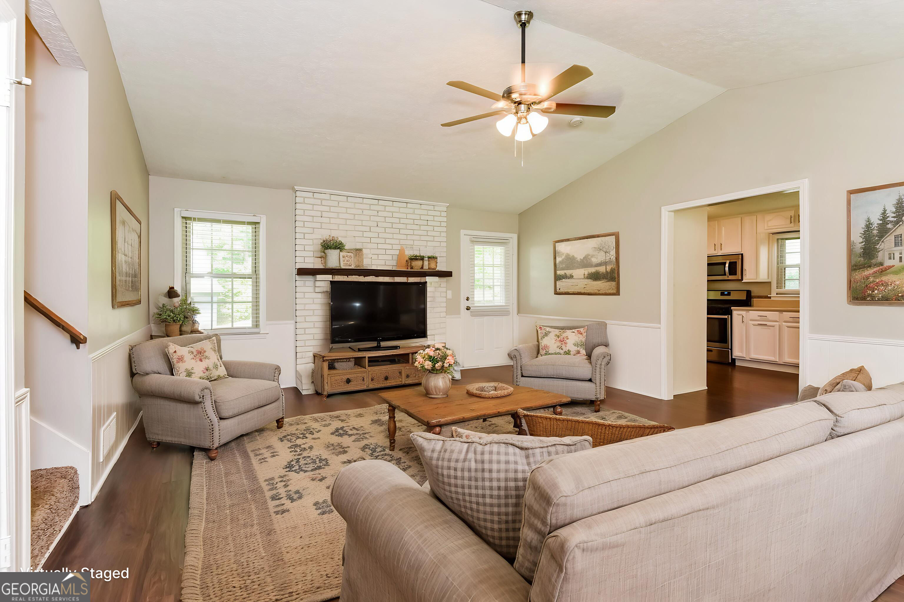 6581 Windsor Drive Property Photo 4