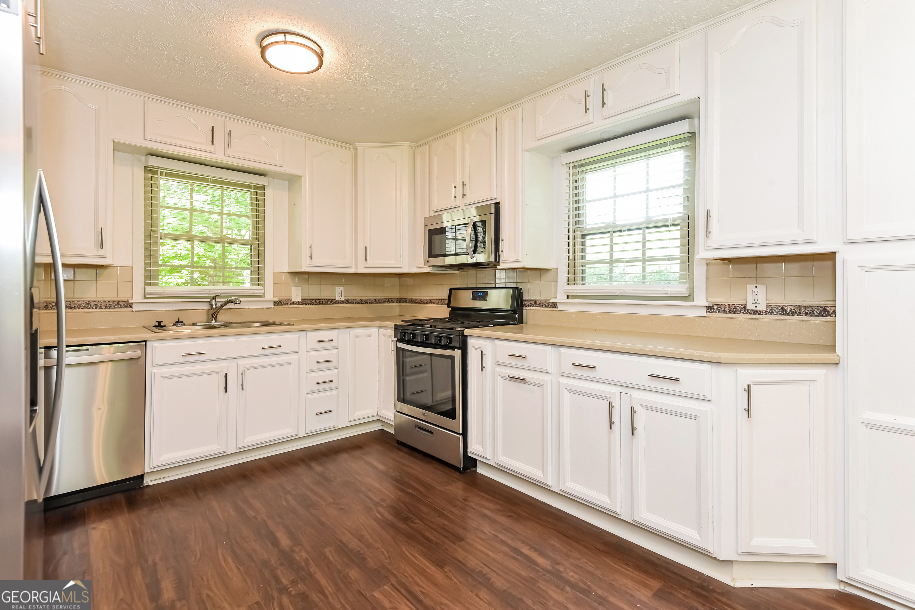6581 Windsor Drive Property Photo 7