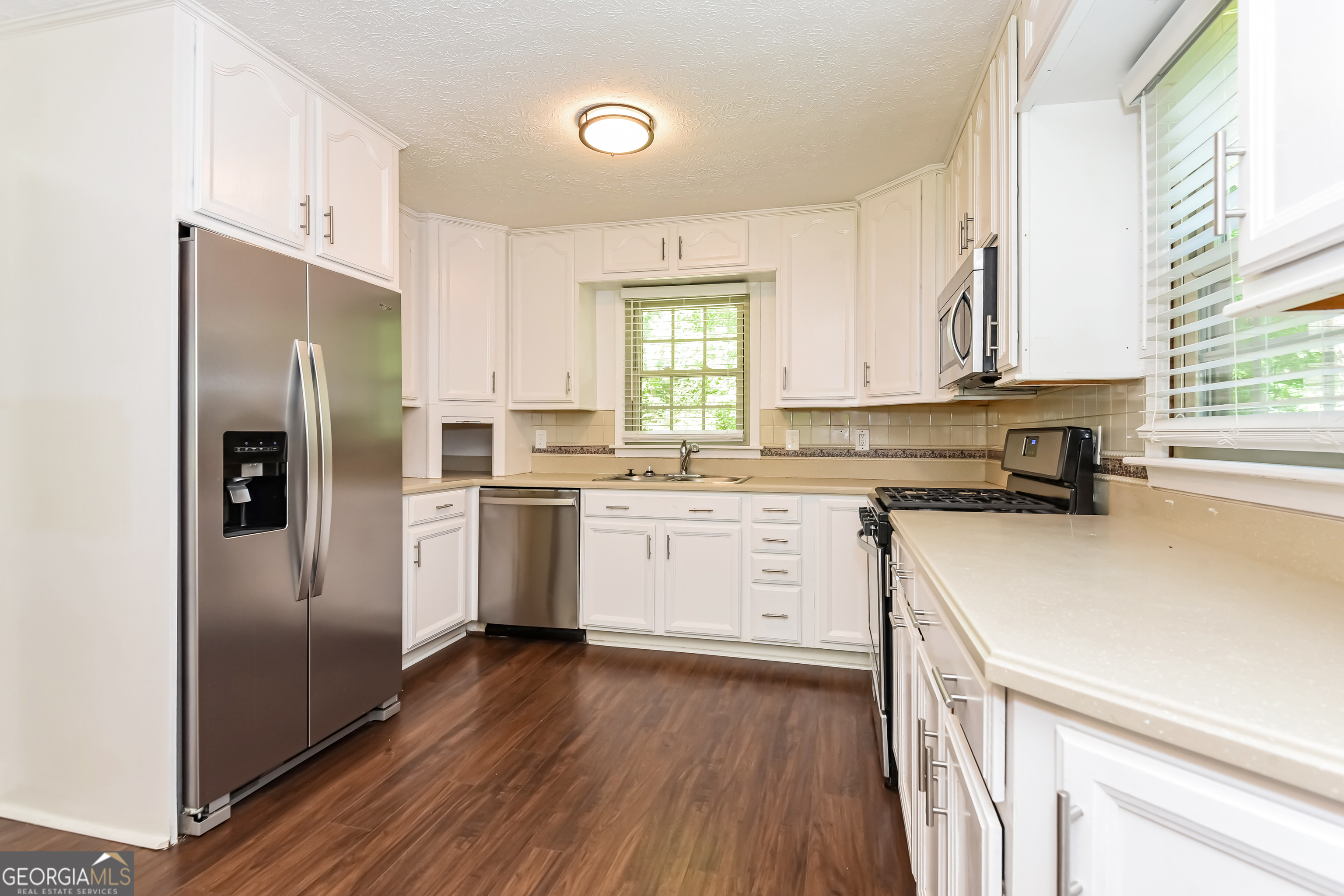 6581 Windsor Drive Property Photo 8