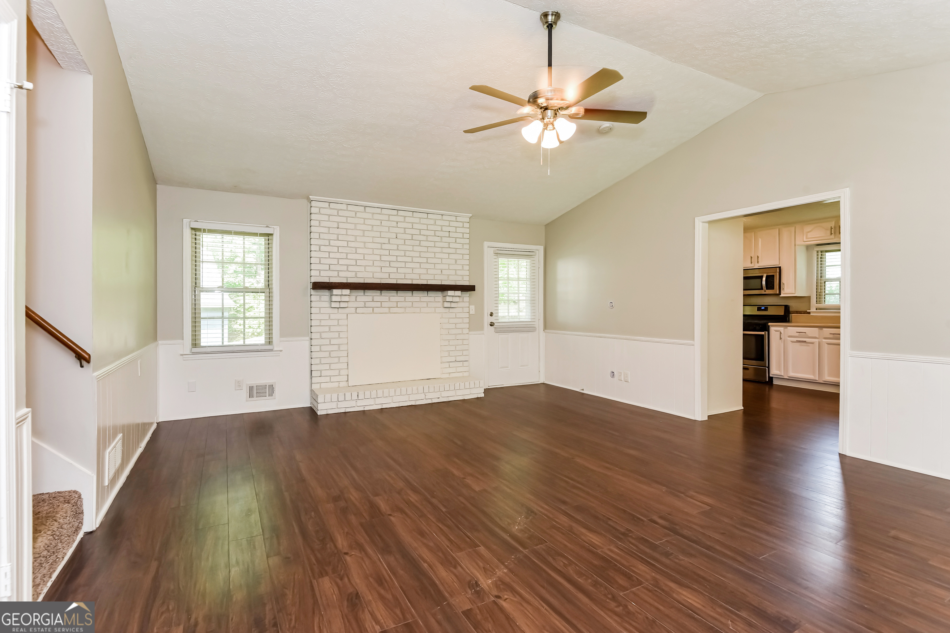 6581 Windsor Drive Property Photo 9