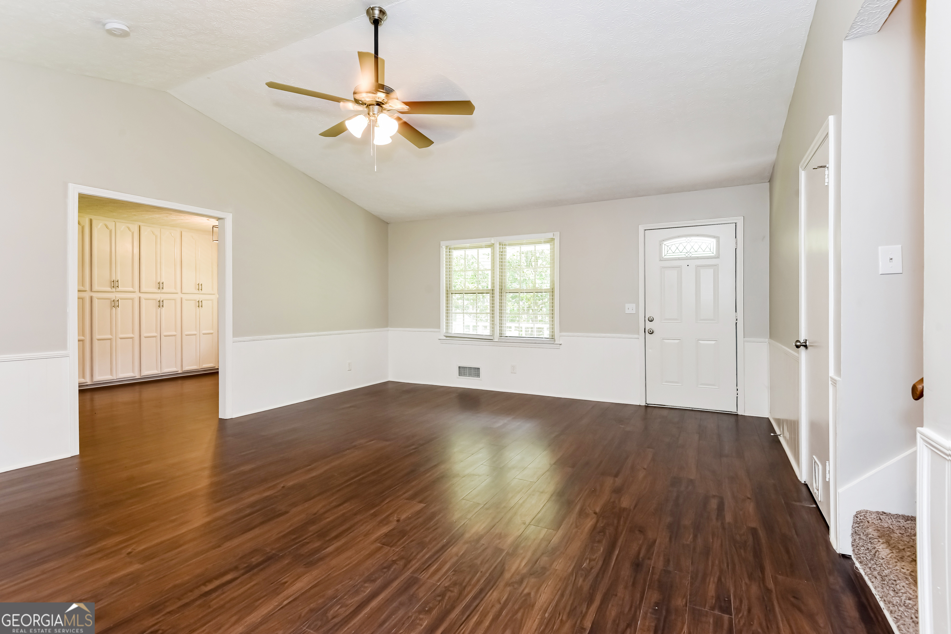 6581 Windsor Drive Property Photo 10