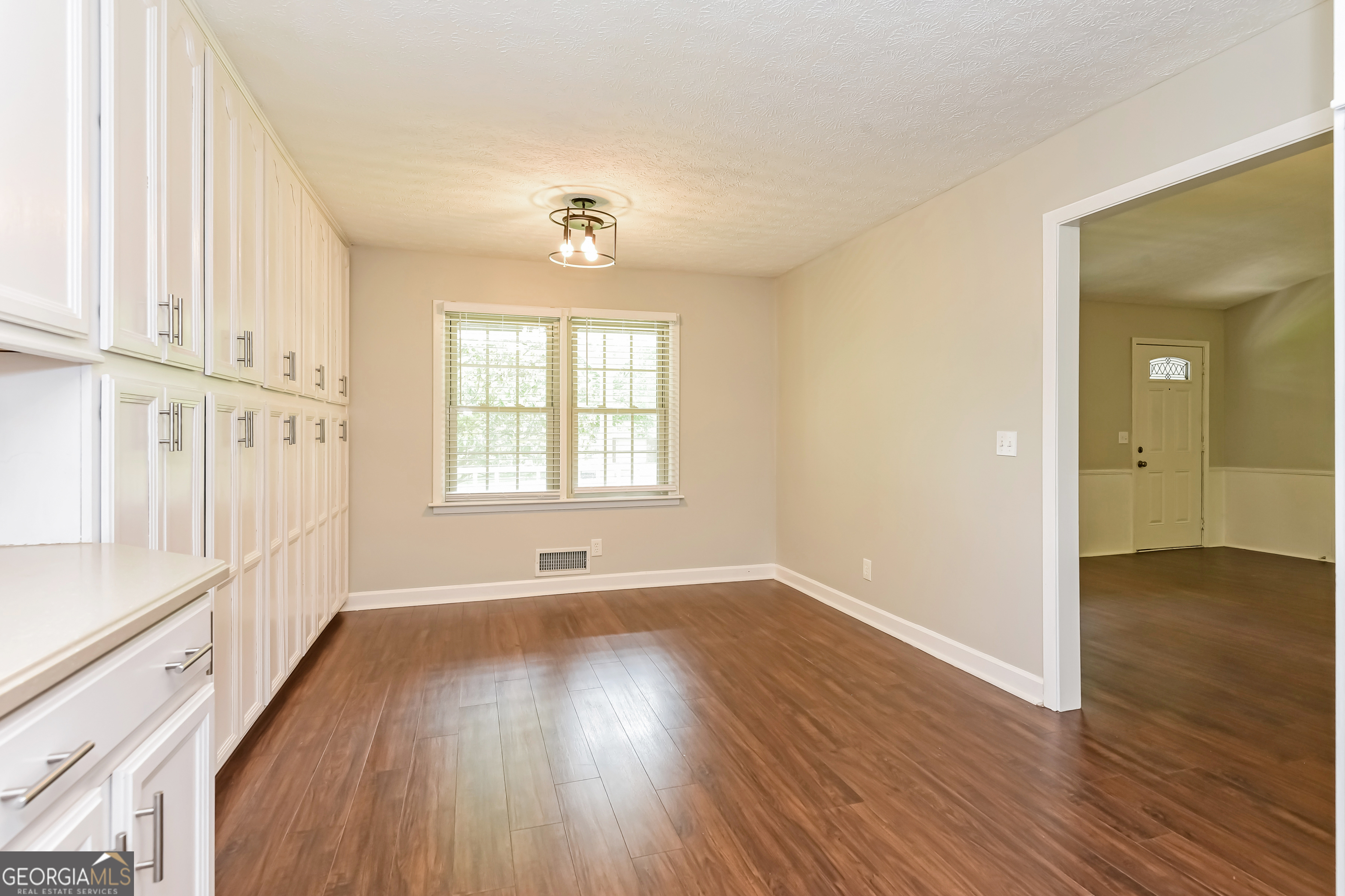 6581 Windsor Drive Property Photo 12