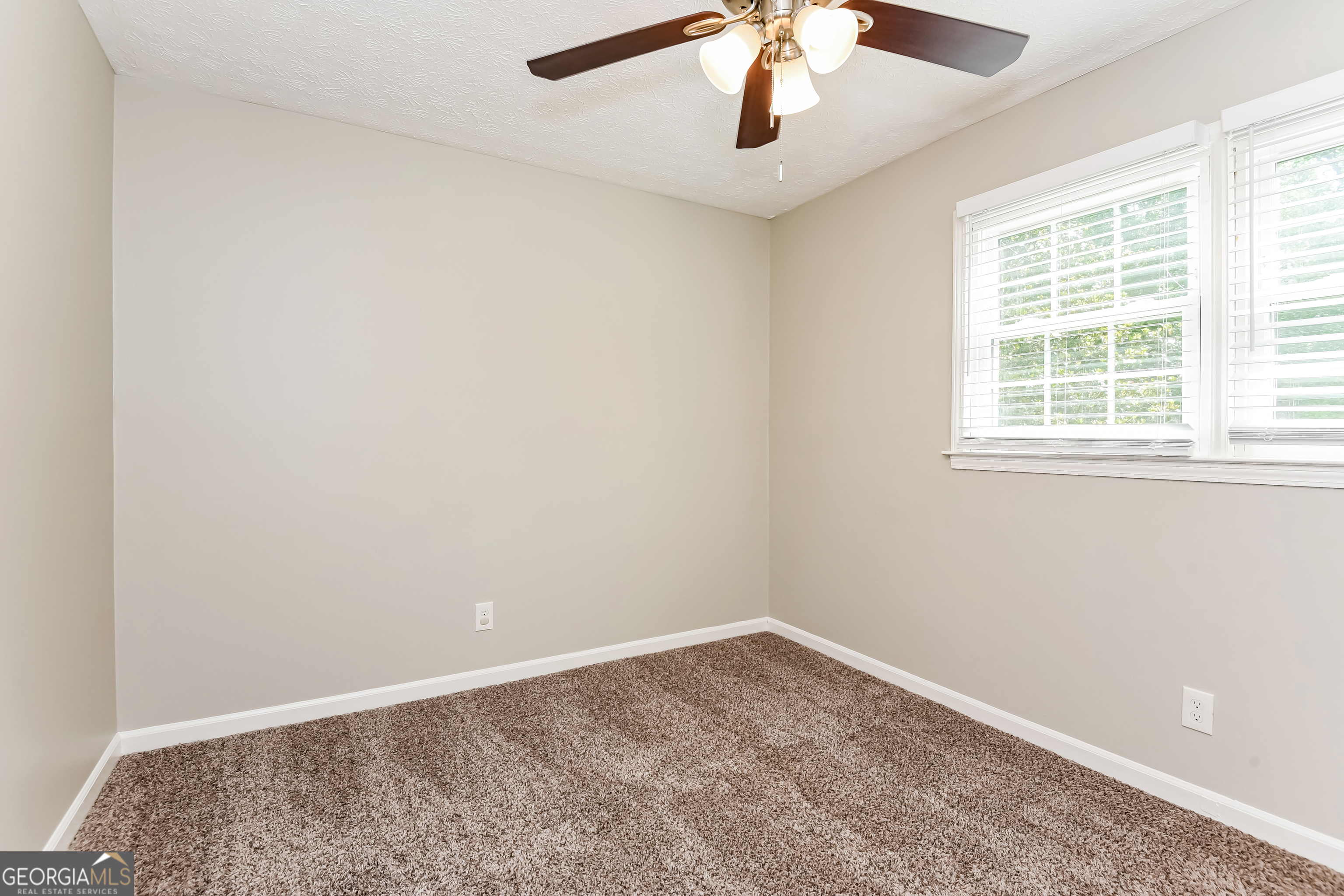 6581 Windsor Drive Property Photo 14