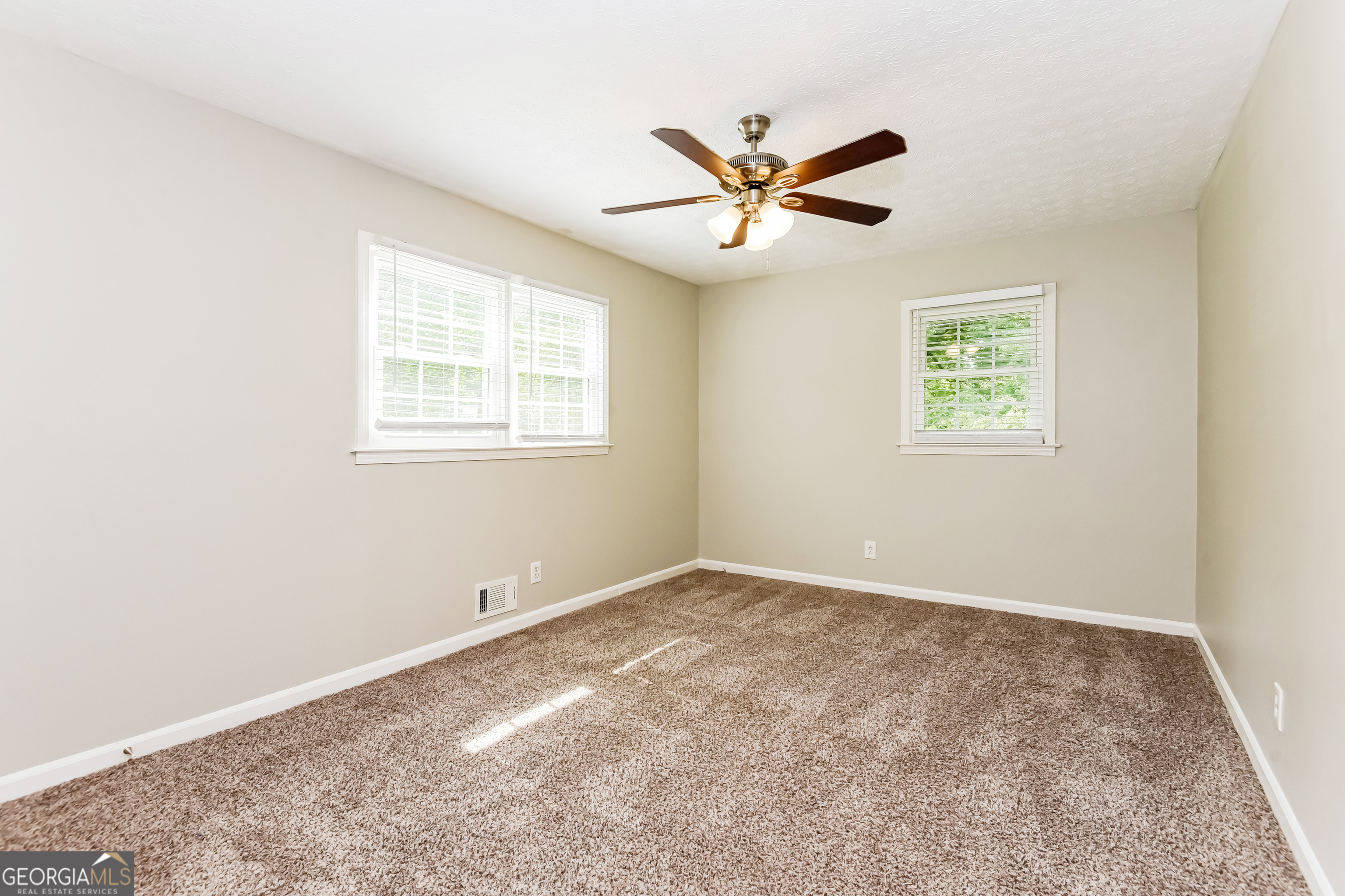 6581 Windsor Drive Property Photo 16