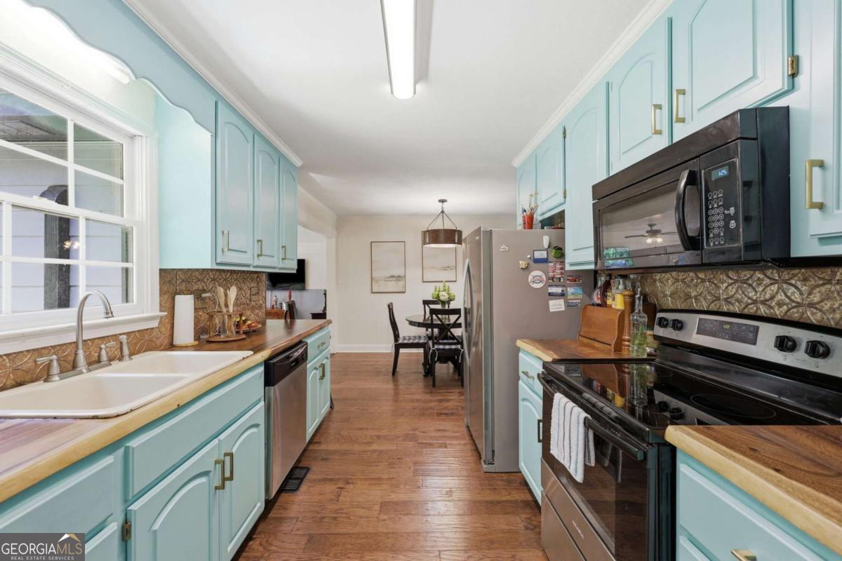 101 Fairlane Court Property Photo 28