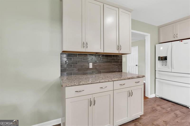 32 Baker Road Se Property Photo 9
