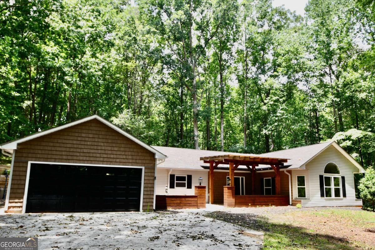 257 Lake Place Drive Property Photo 2