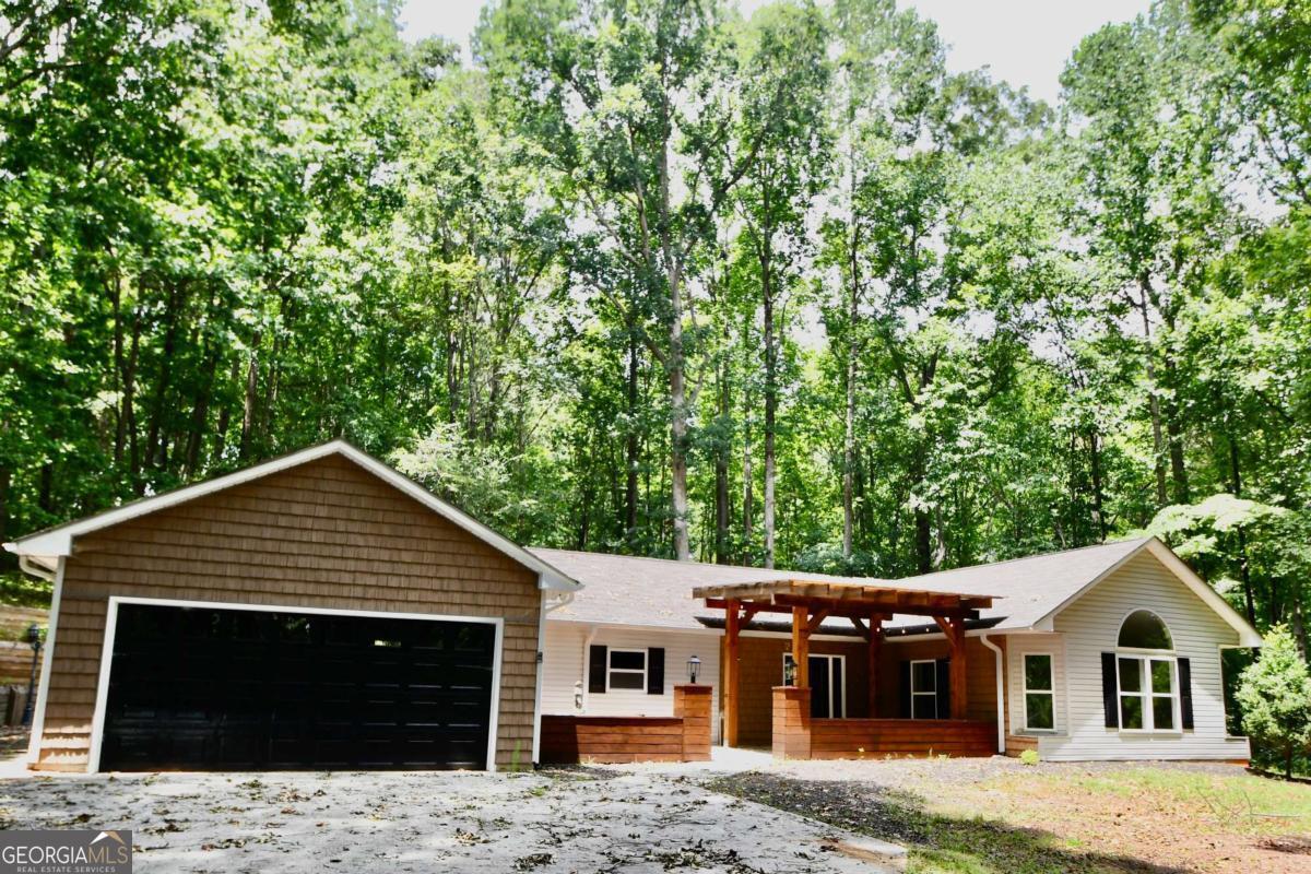 257 Lake Place Drive Property Photo 3