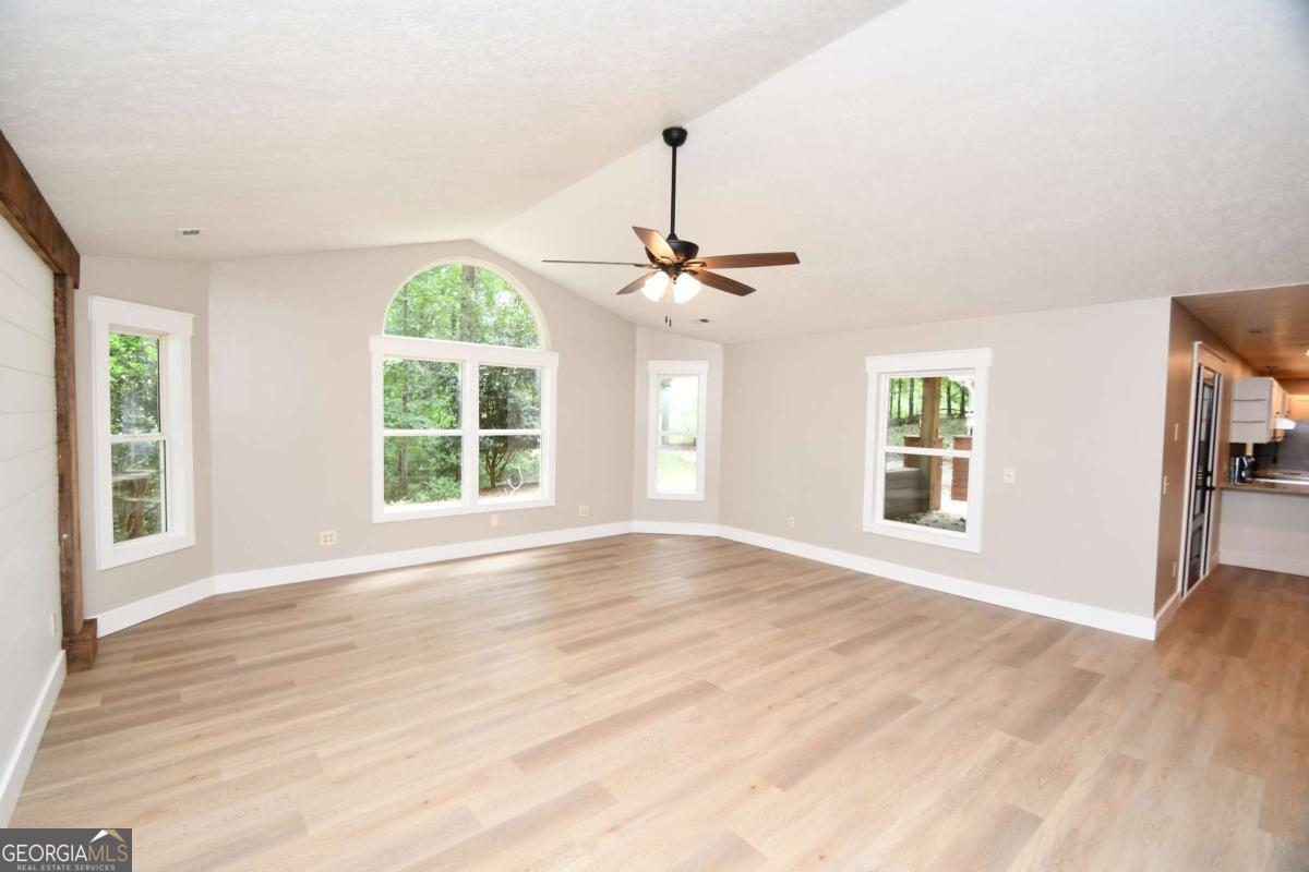 257 Lake Place Drive Property Photo 6