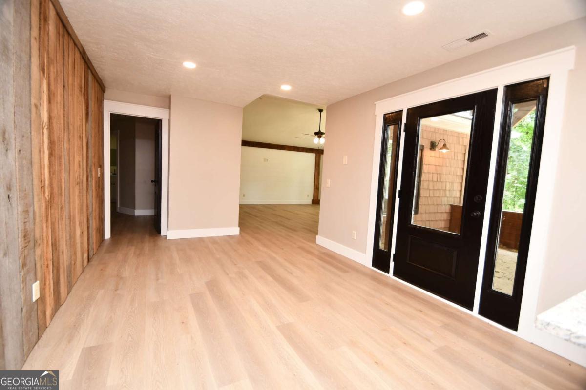 257 Lake Place Drive Property Photo 7