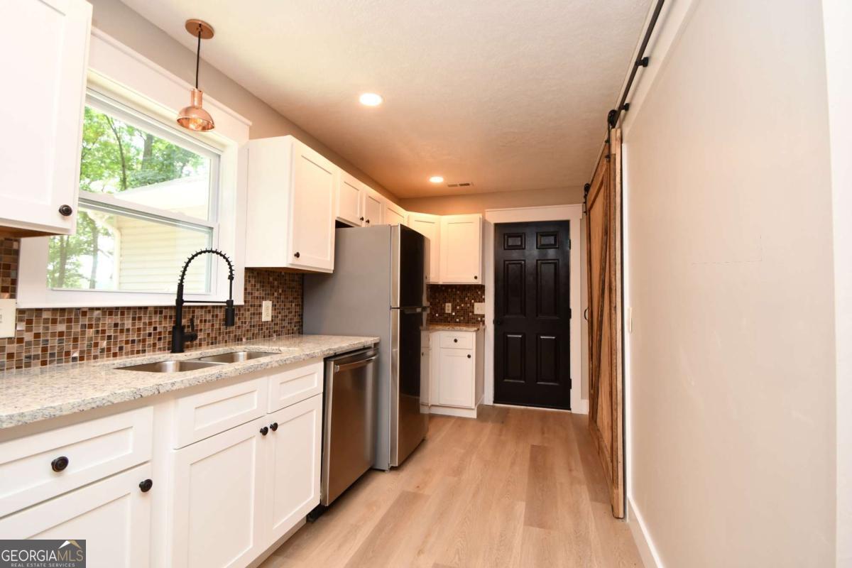 257 Lake Place Drive Property Photo 10