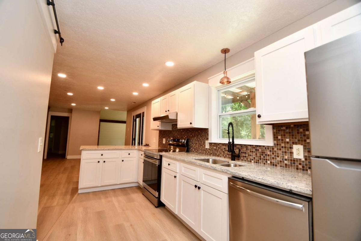 257 Lake Place Drive Property Photo 14